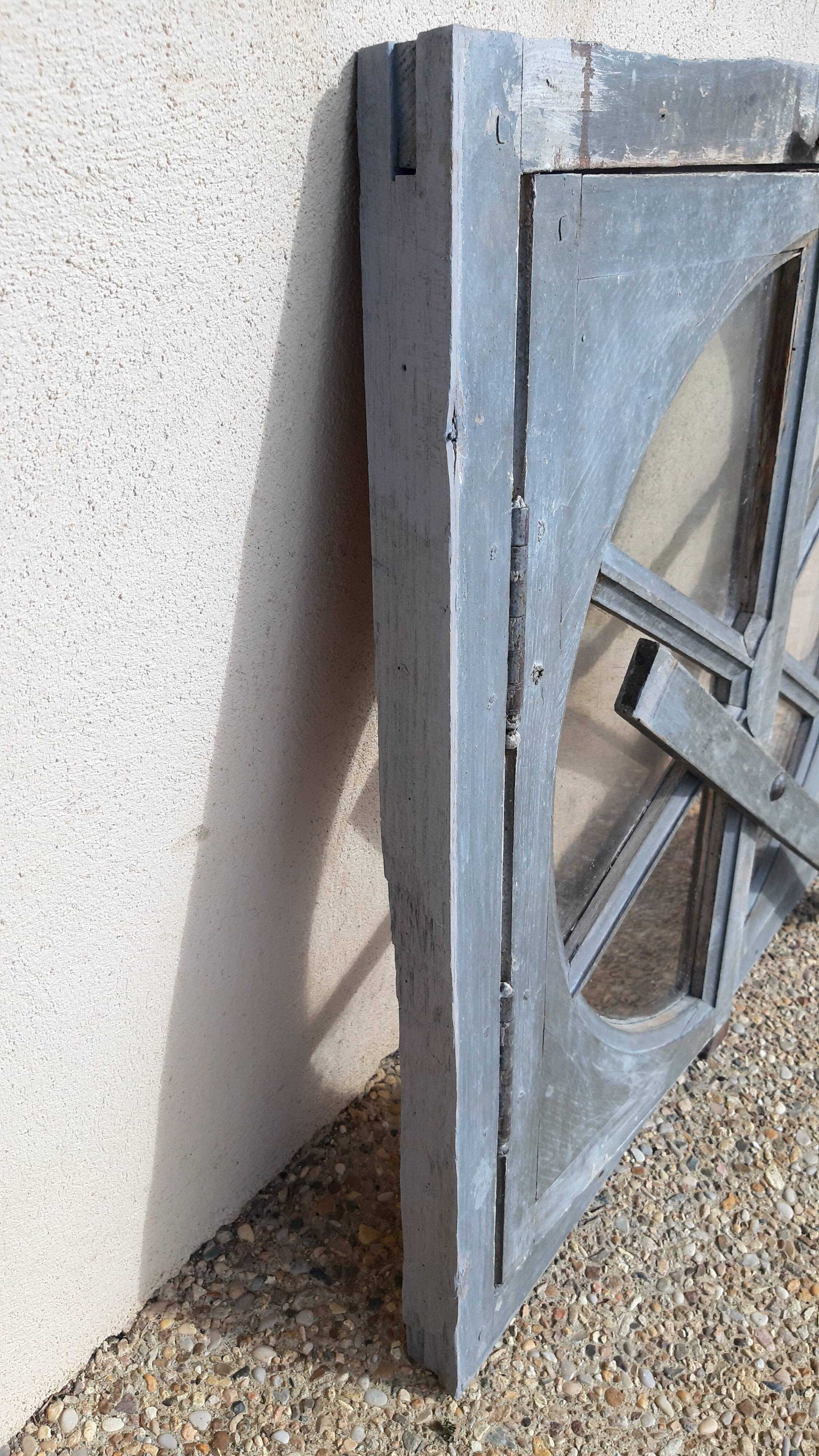 Vintage round ox eye window