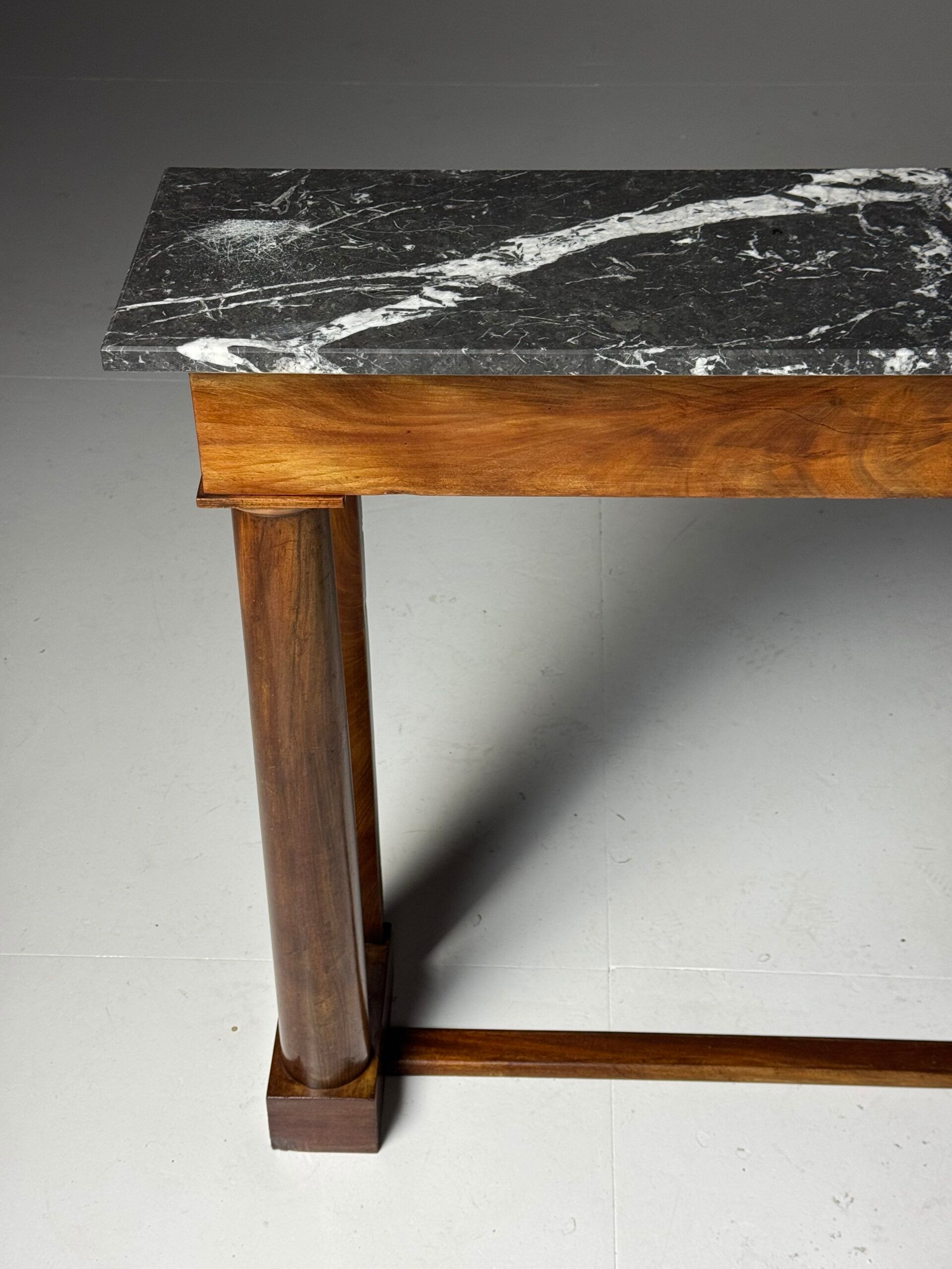 Table d'appoint en acajou de style Empire, 19e siècle