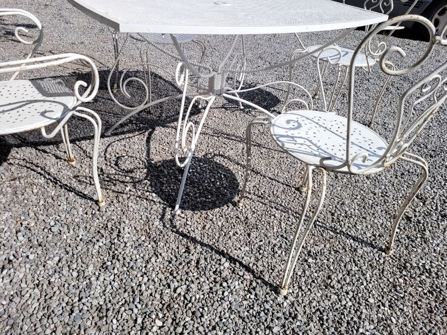 Old wrought iron garden furniture, table + 2 armchairs + 2 chairs