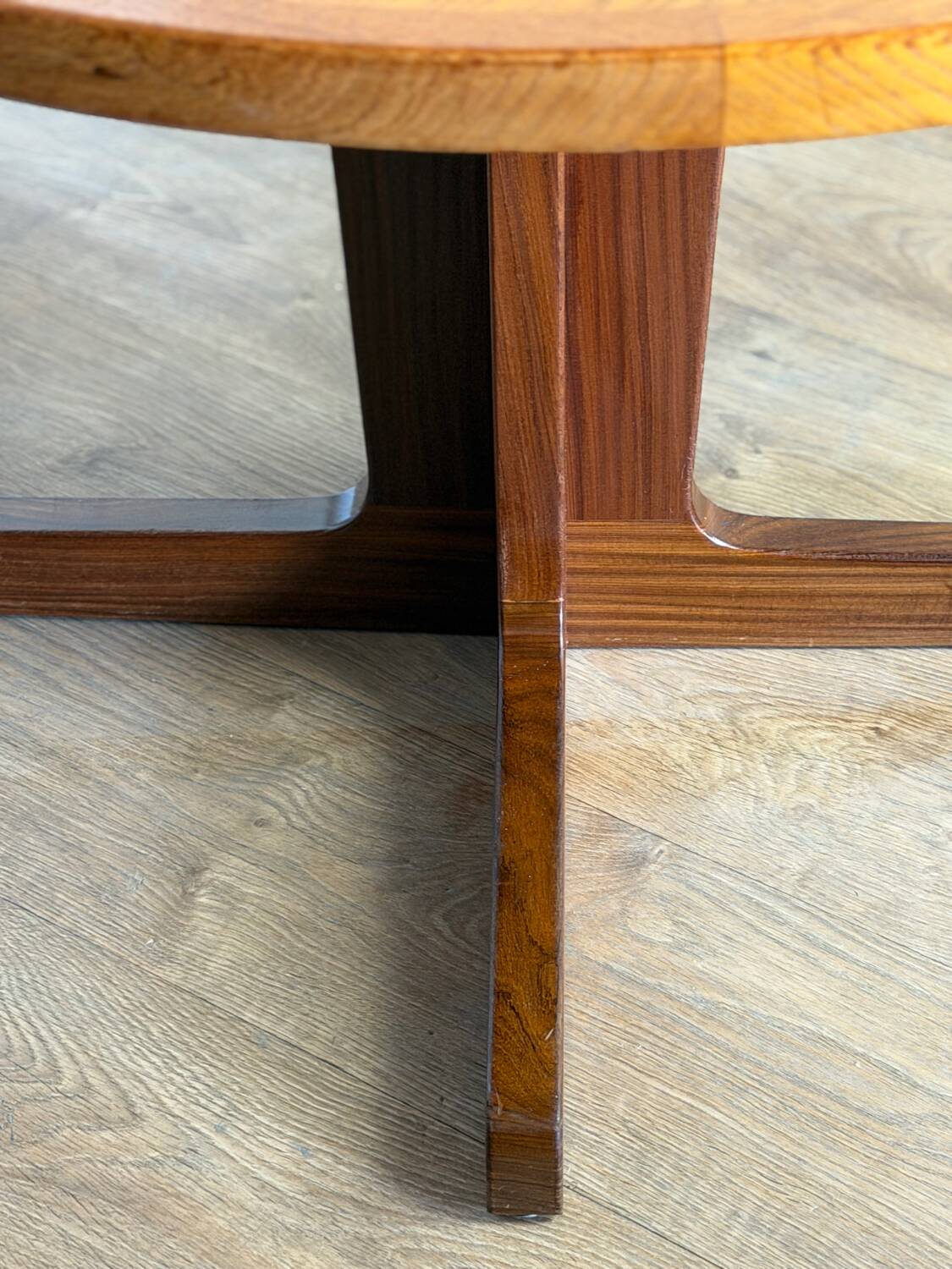 Table ronde salle à manger vintage