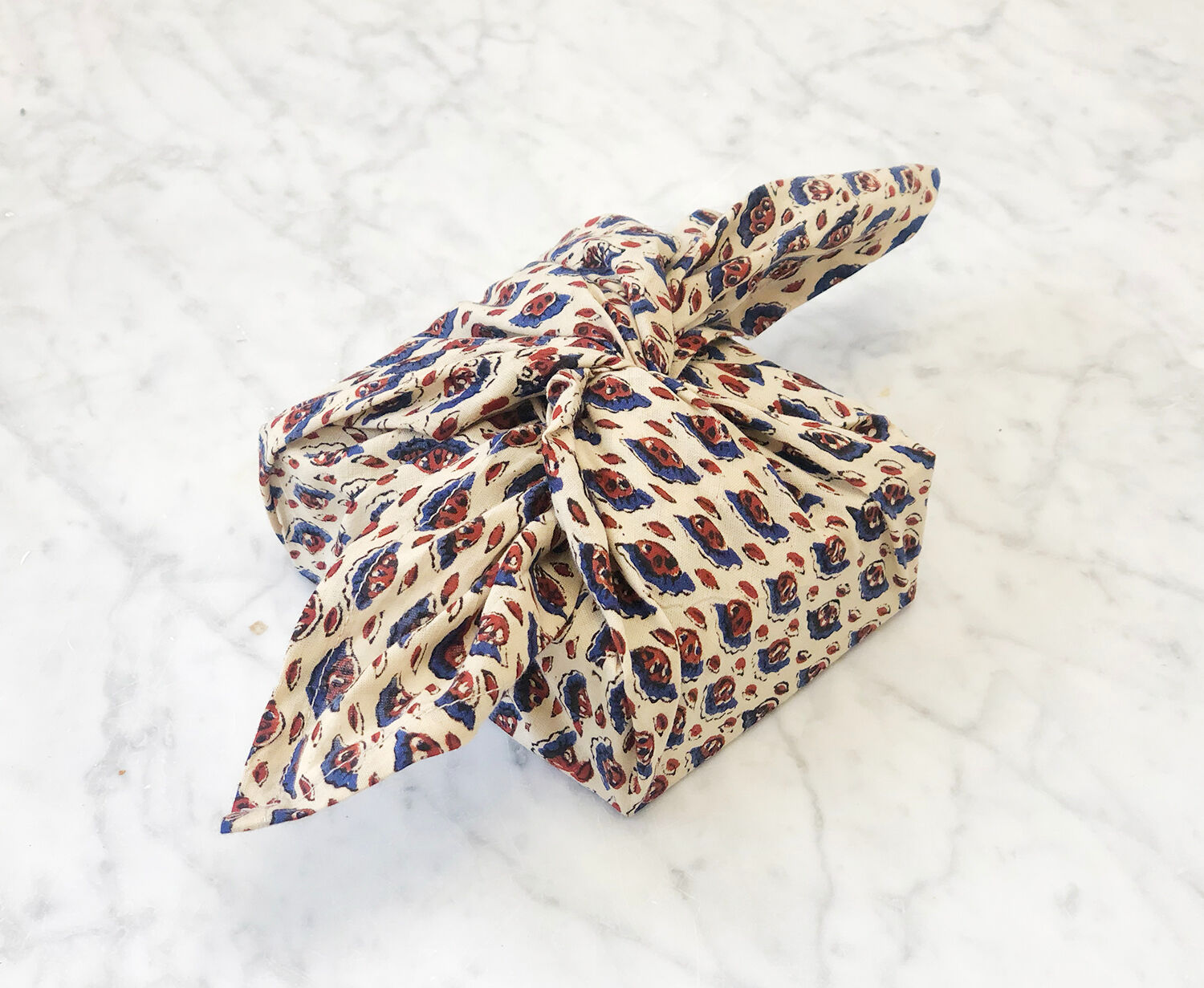 Fabric gift wrapping (Furoshiki)