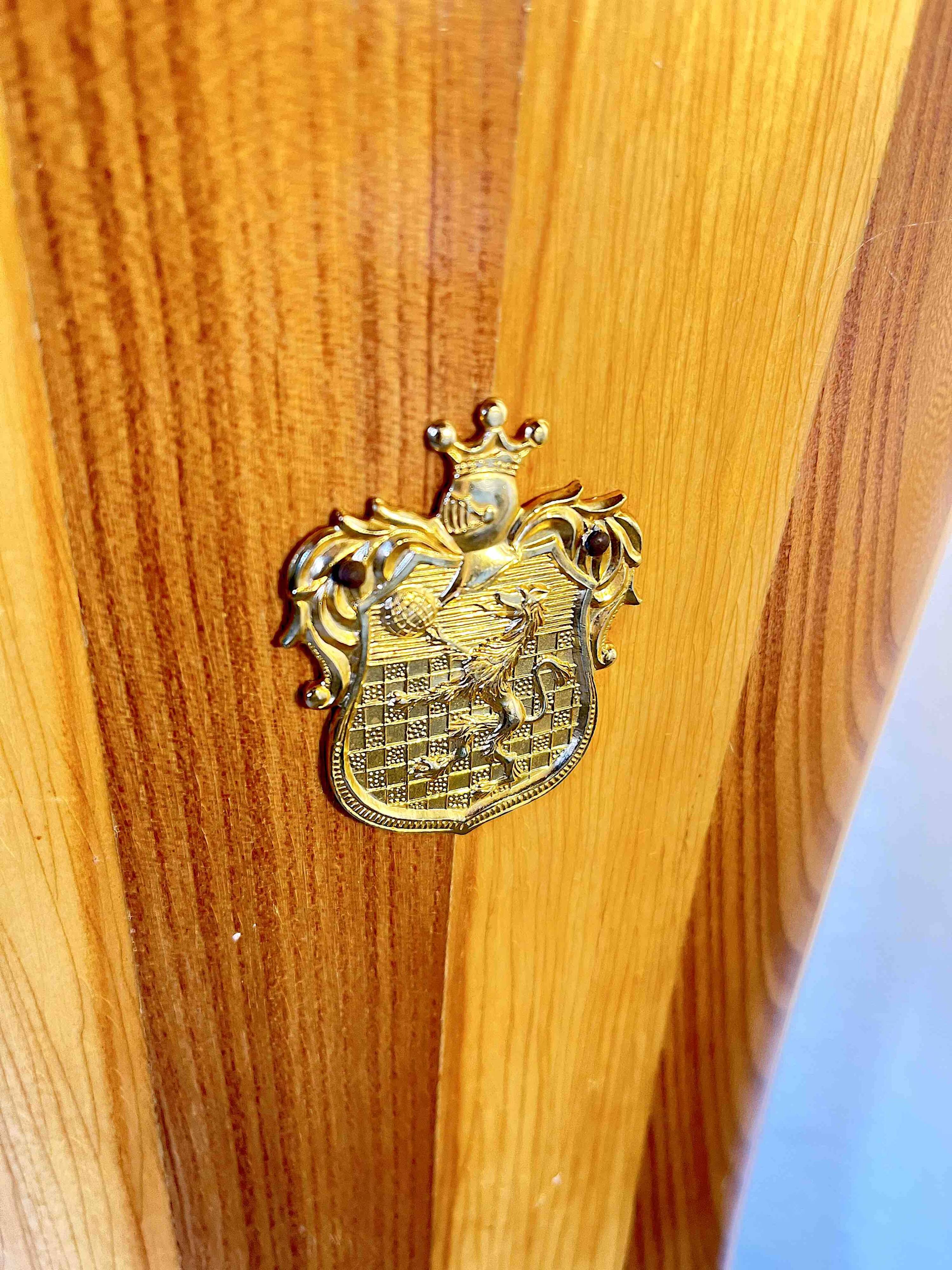 Cane or umbrella holder in varnished wood, brass, with coat of arms, Italy 1950
