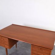 Bureau exécutif en teck danois des années 1960.