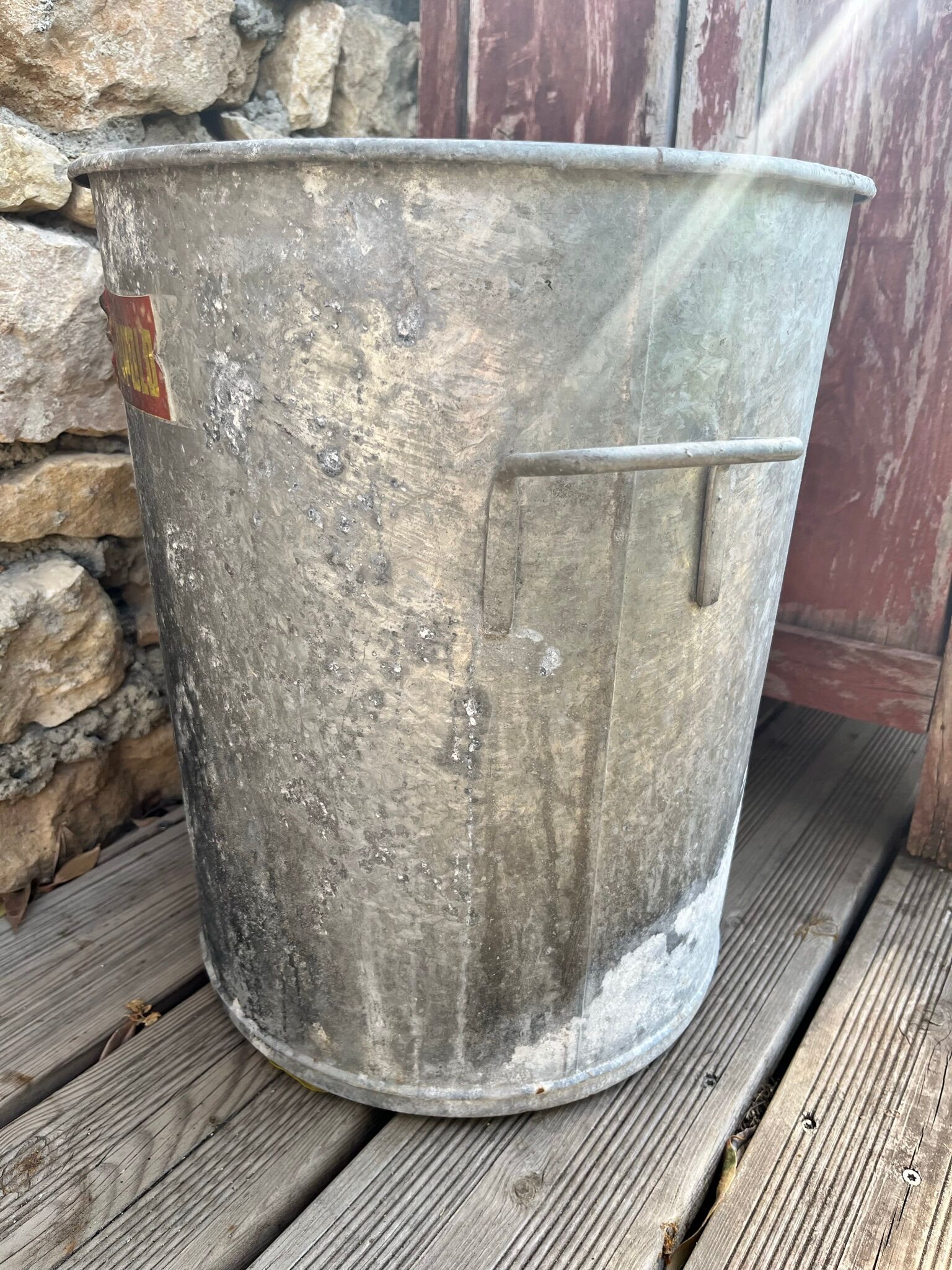 Antique zinc detergent The Leopold Crown