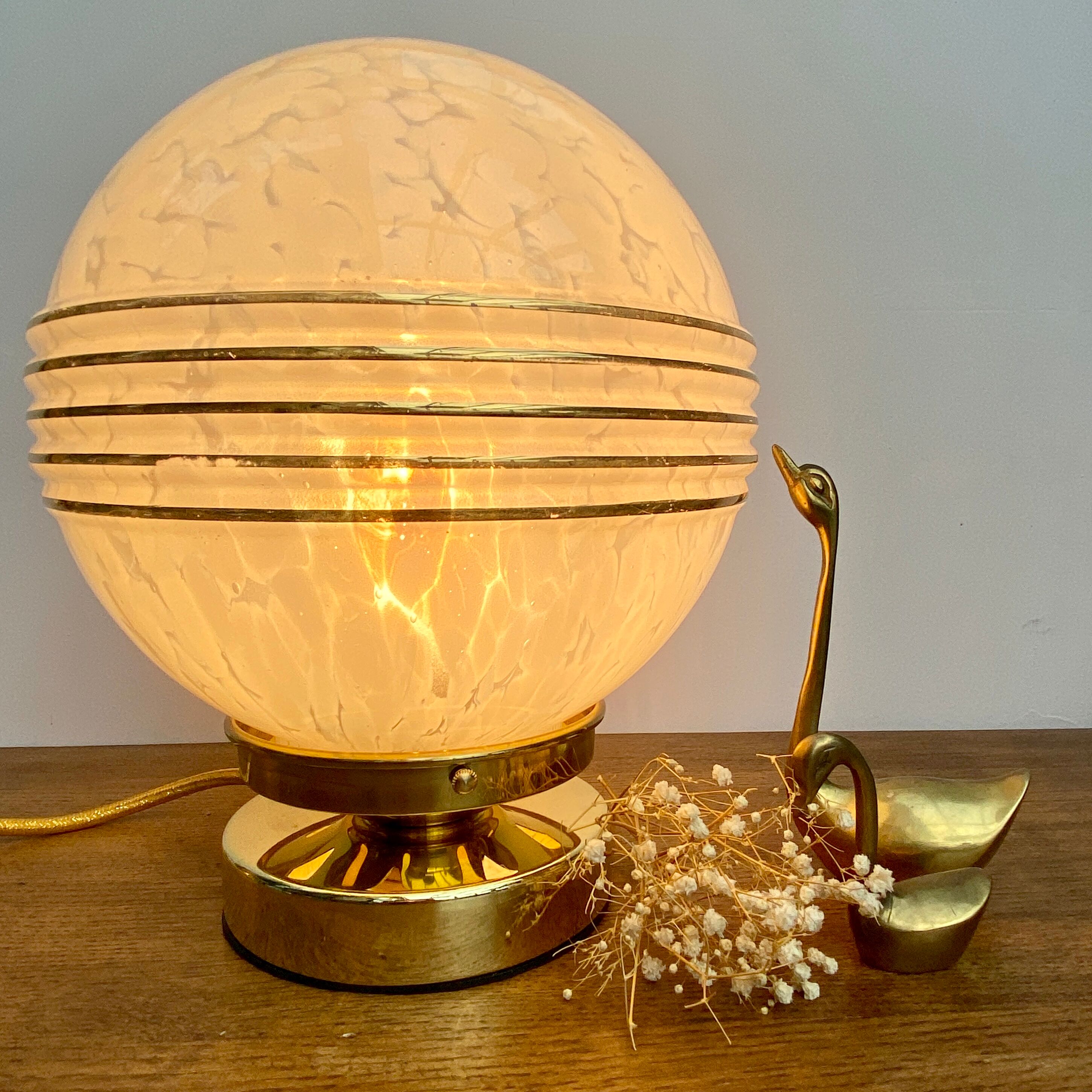 Vintage globe-laying lamp in white Clichy glass gold stripes.