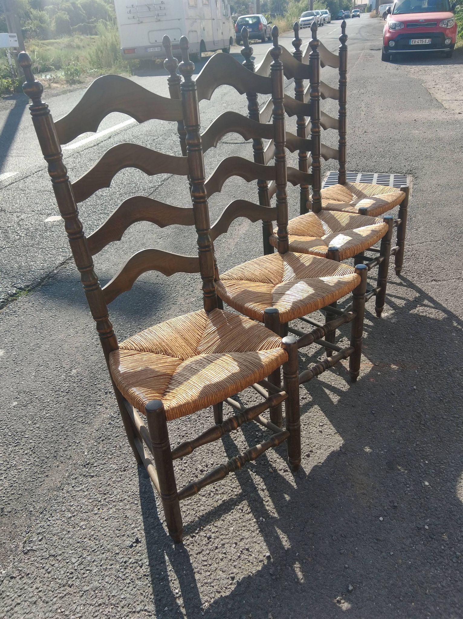 Série de 4 chaises en chêne à haut dossier