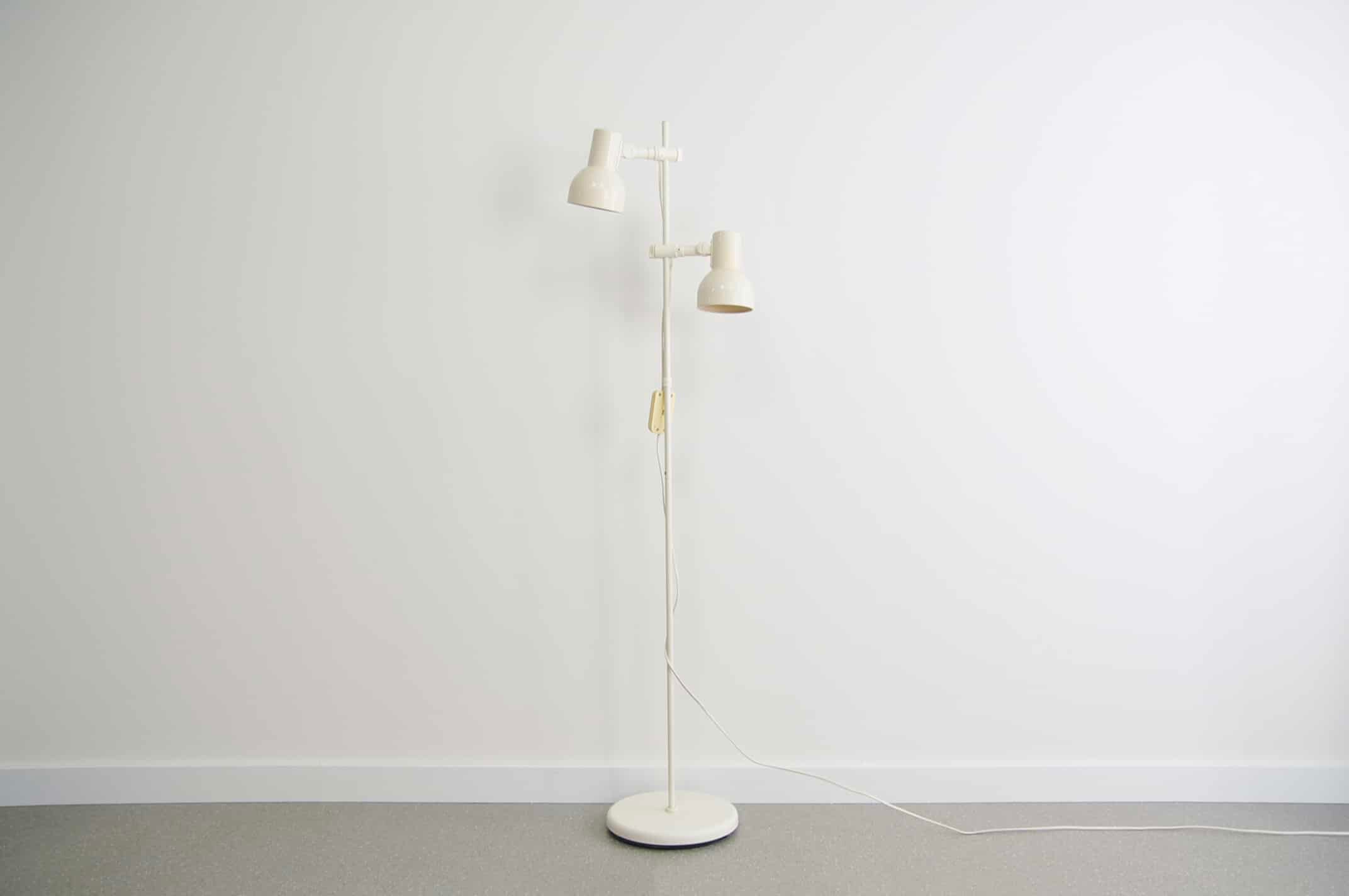 Lampadaire vintage en métal blanc, Ikea