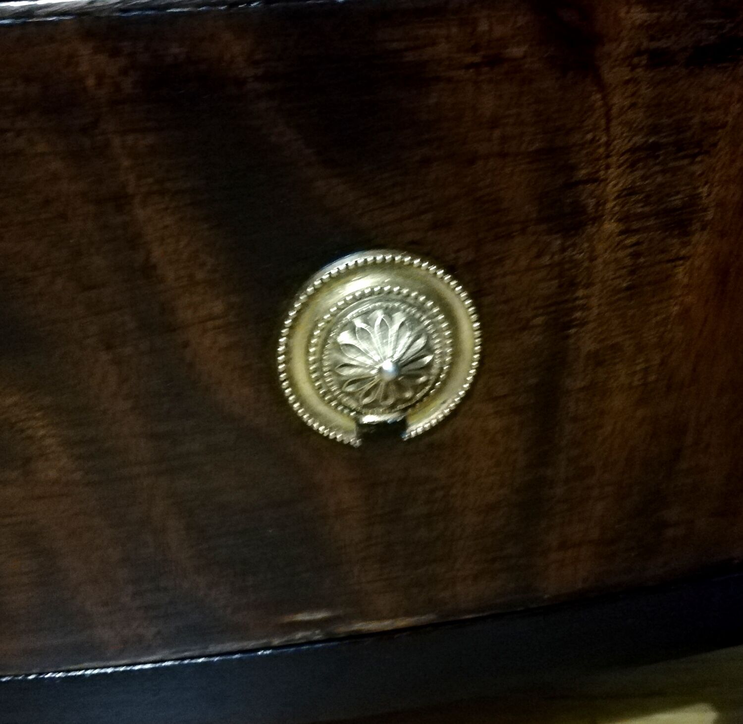 Chest of drawers 4 drawers in walnut and blackened wood.