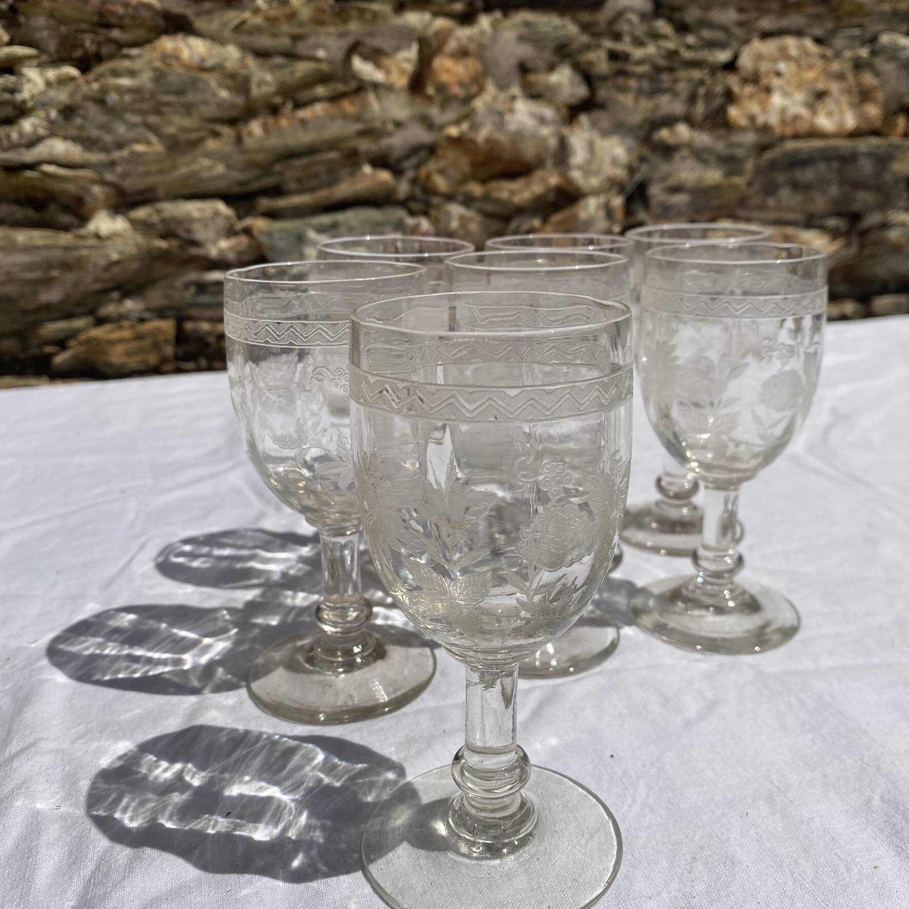 Verres  à pieds 12 cm gravure feuillage