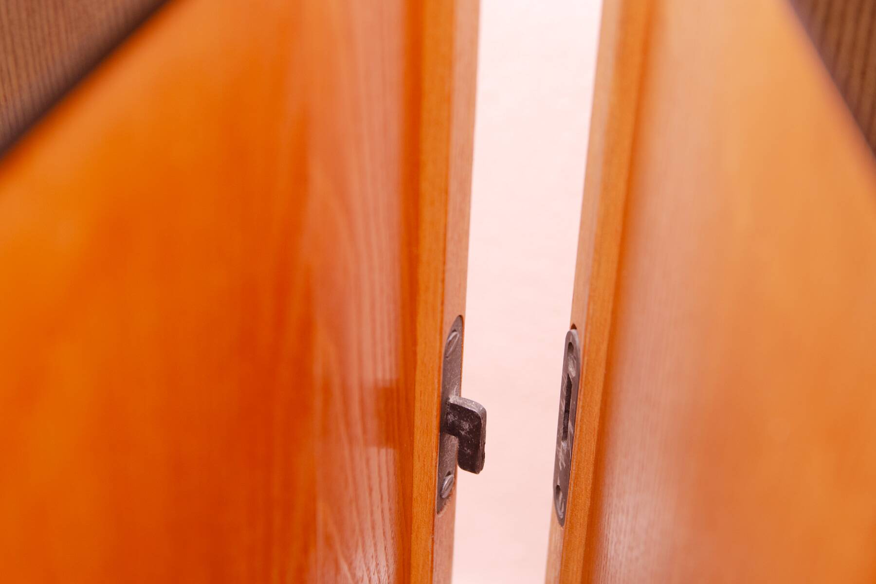 Armoire-bibliothèque vitrée vintage par Mojmír Požár, Tchécoslovaquie, 1960