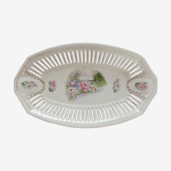 Porcelain dish decorated with water lilies