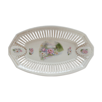 Porcelain dish decorated with water lilies