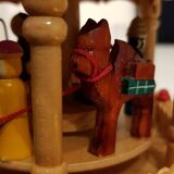Pyramide carrousel de Noël en bois avec bougies
