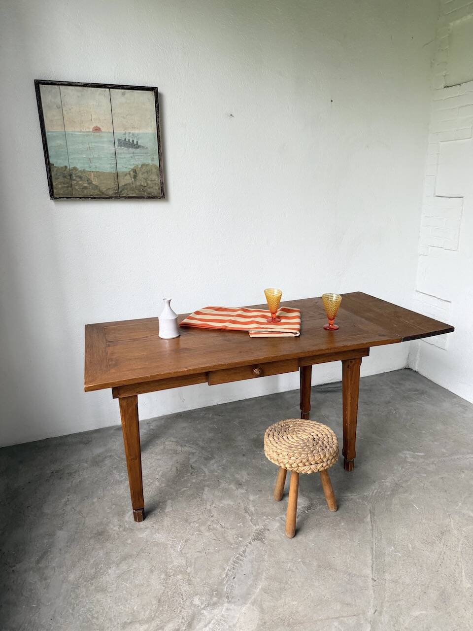Extendable farmhouse table in oak