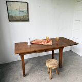 Extendable farmhouse table in oak