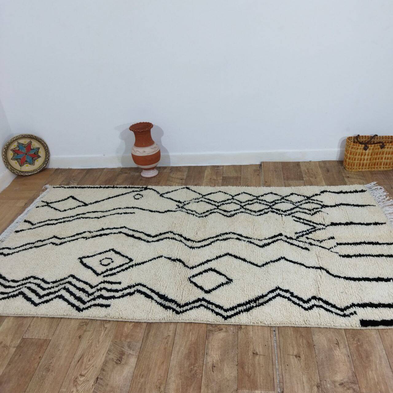 Handmade Moroccan Berber rug 275 x 144 cm