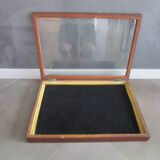Old flat display case to place or wall mount