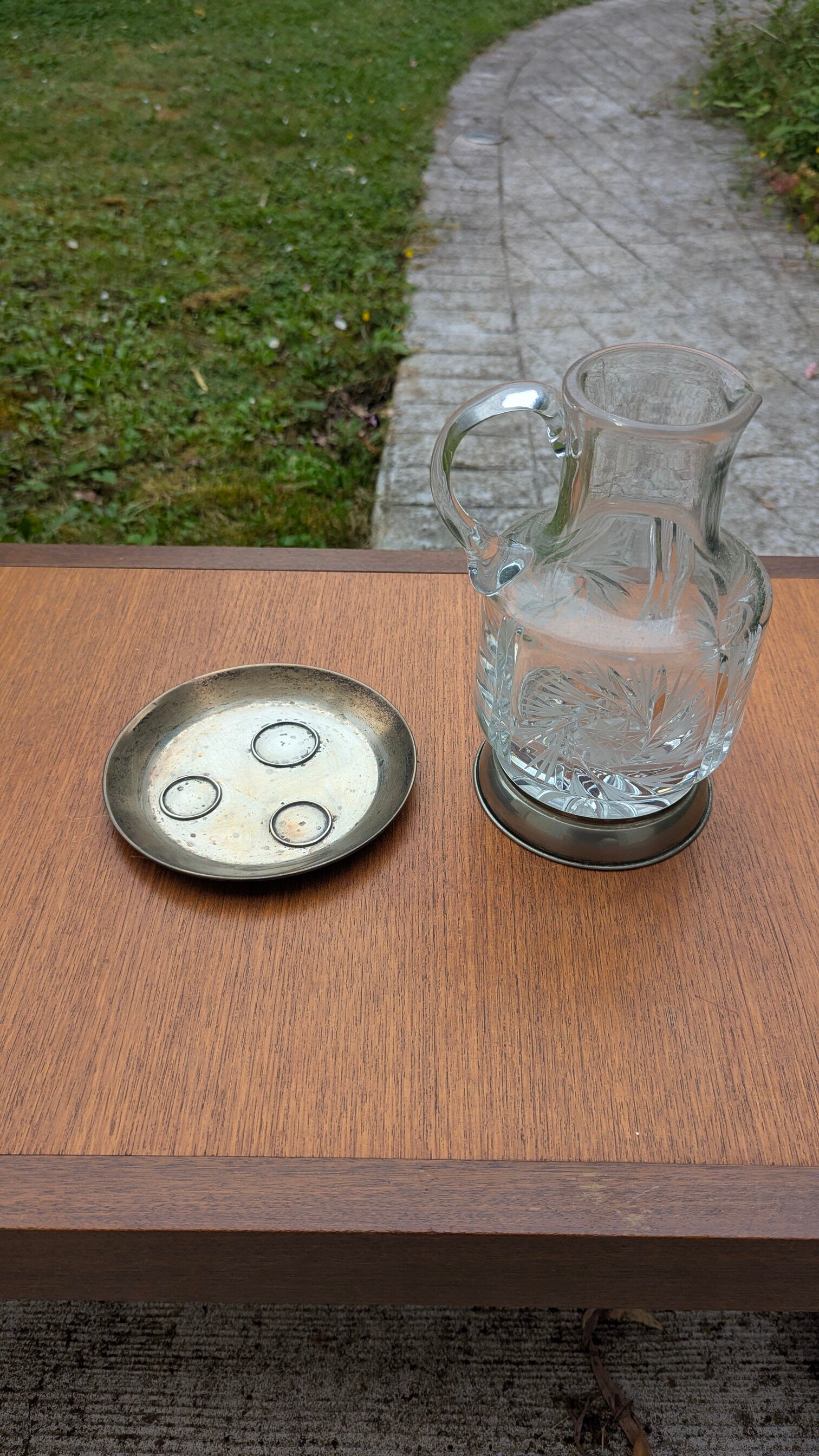 Jug / Carafe made of cut glass or crystal with its metal under-bottle.