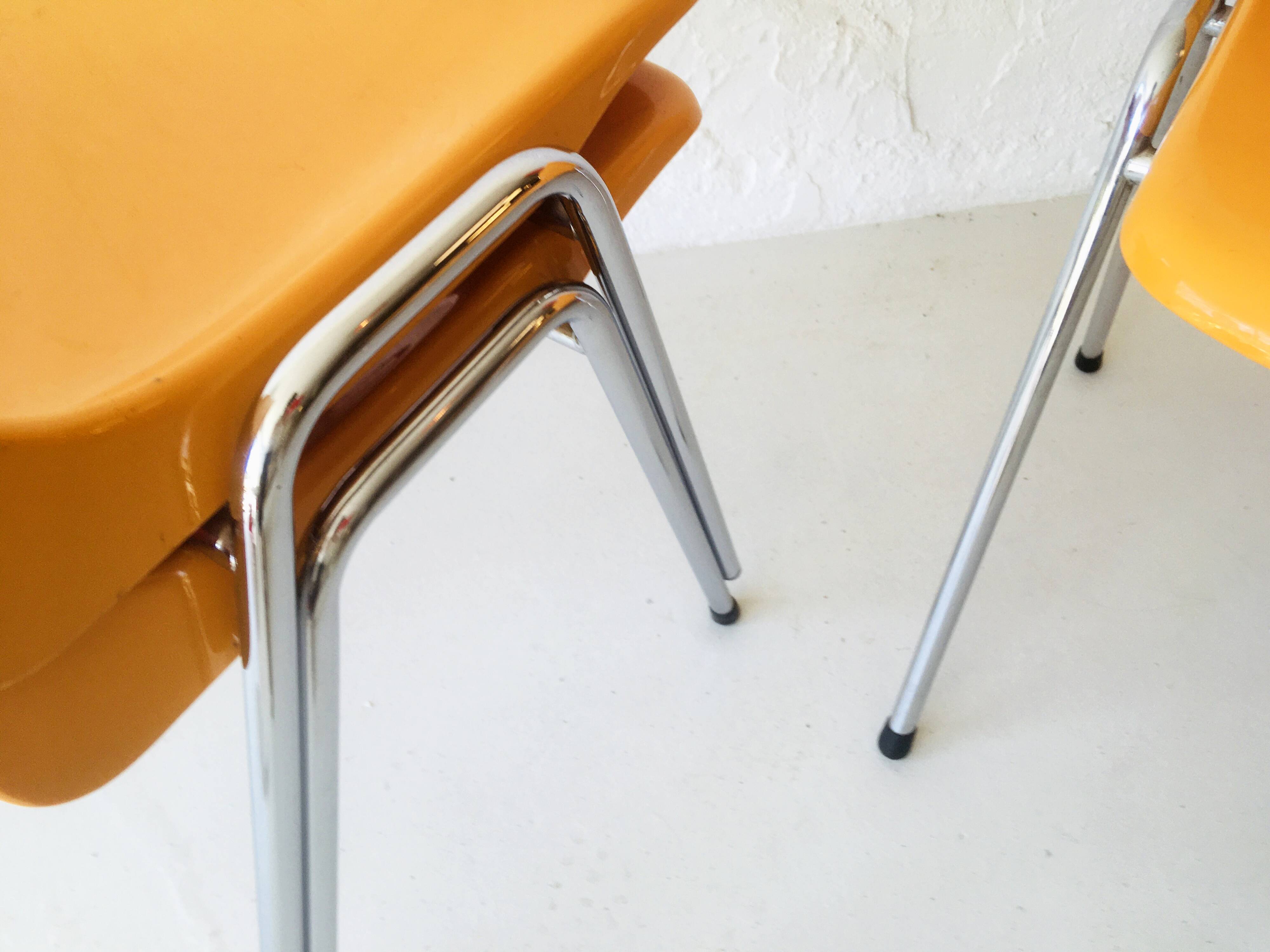 Chaises empilables de l'ère spatiale, 1970