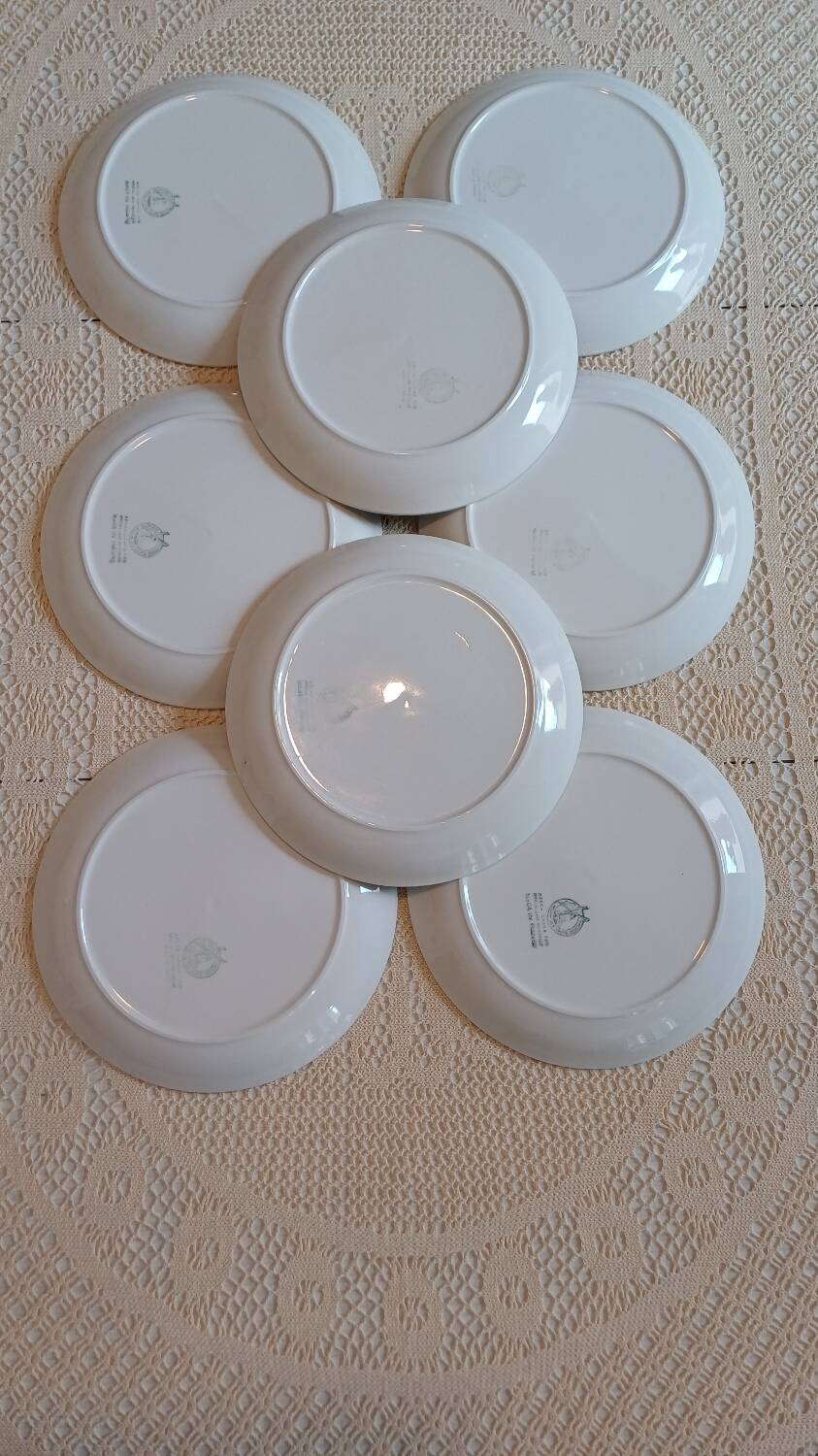 Set of 8 Moulins des Loups flat plates