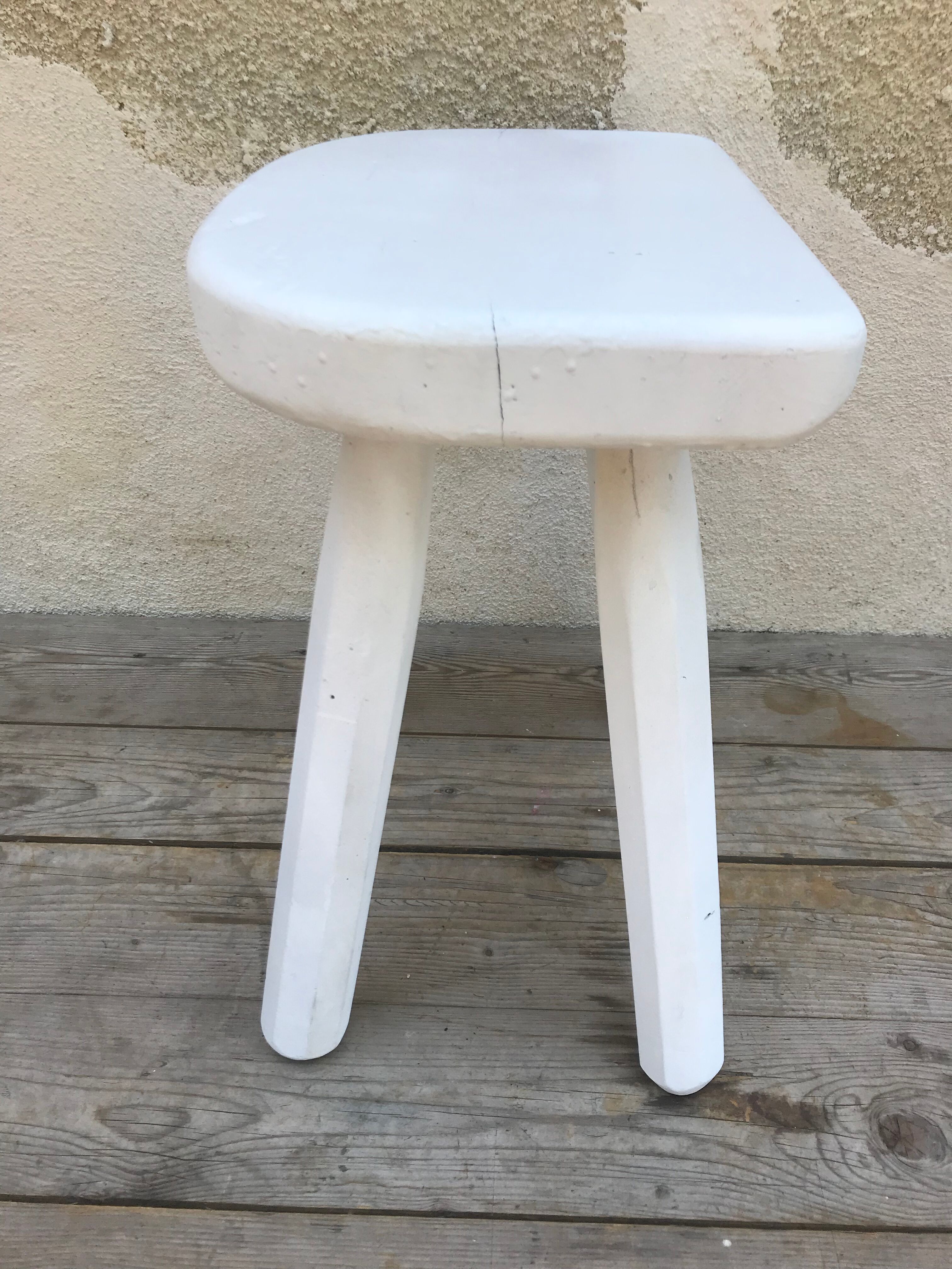 Tabouret ancien tripode de traite en bois blanc décoration vintage