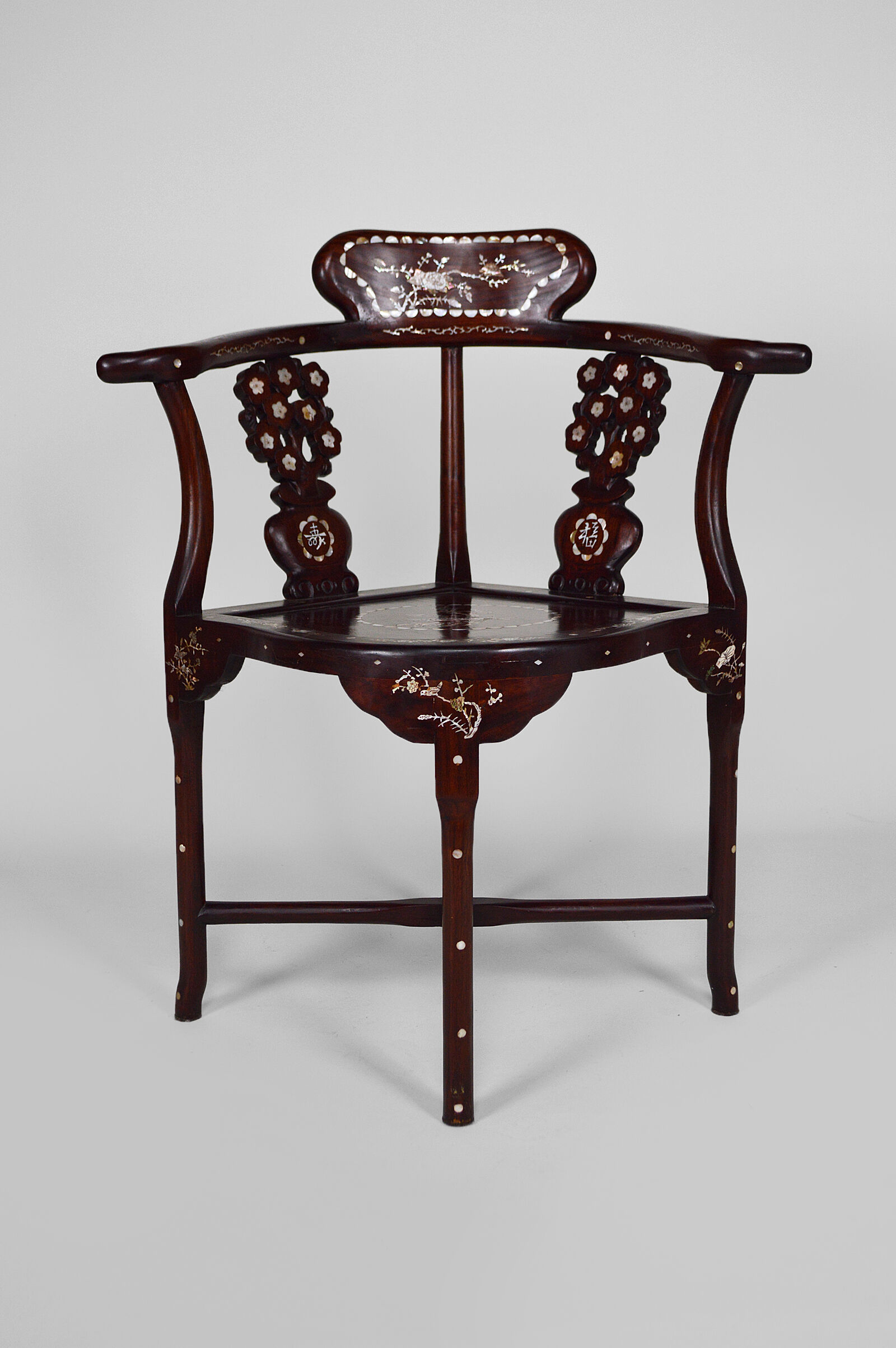 4 Asian armchairs in carved wood and mother-of-pearl inlaid, early twentieth century