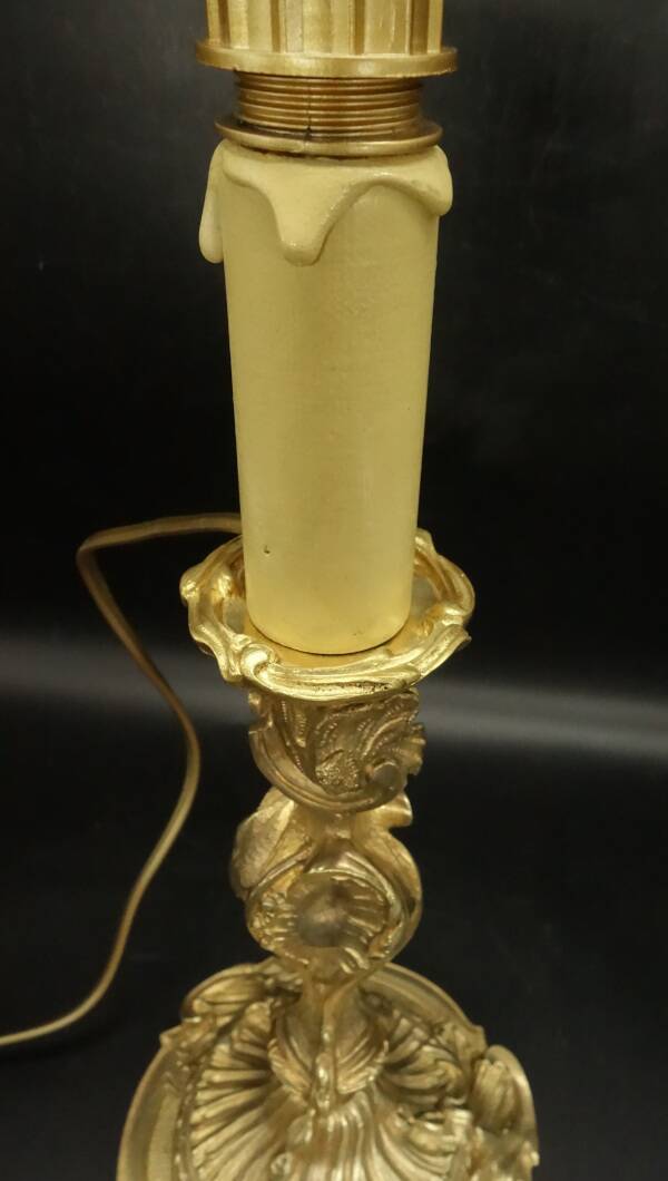 Large Rocaille / Rococo / Louis XV style candlestick lamp from the 19th century - bronze