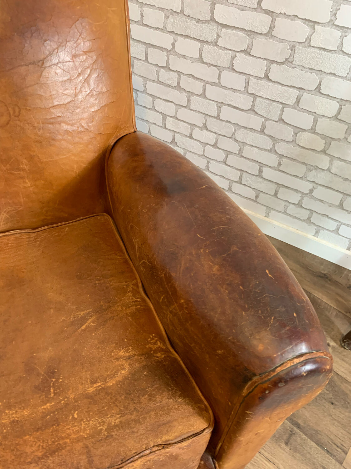 Club armchair in leather 1930