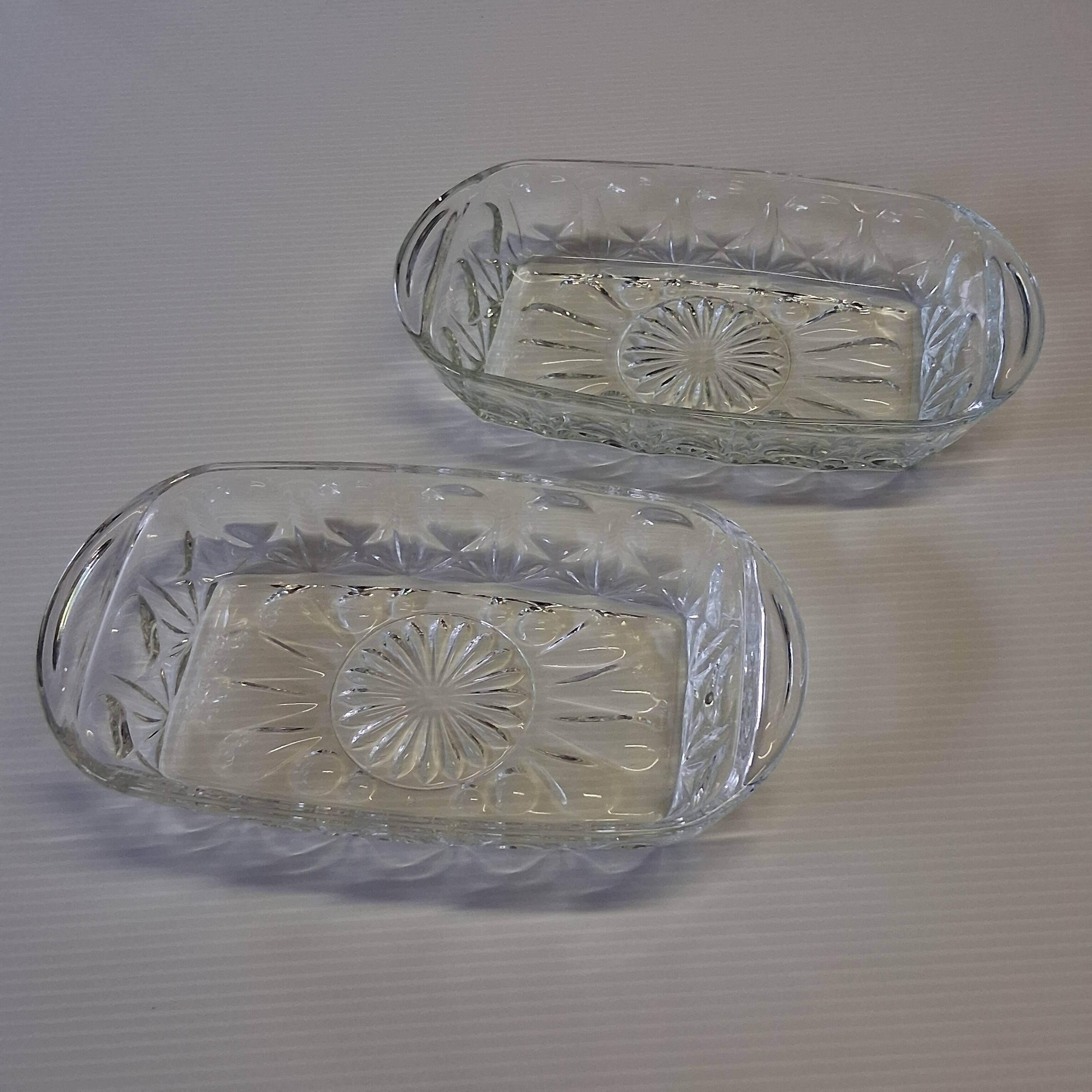 2 transparent glass ramekins with handles in very good condition.