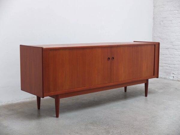 Buffet en teck danois avec portes tambour, années 1960.