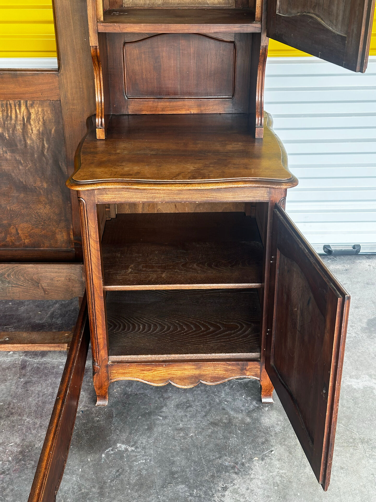 Solid wood bookshelf - French work from the 1950s