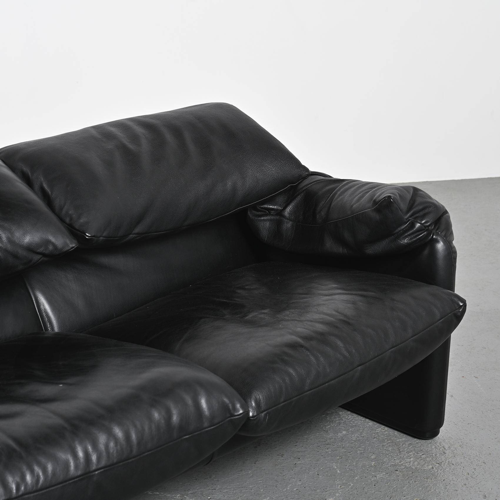 Maralunga sofa by Vico Magistretti, Cassina circa 197