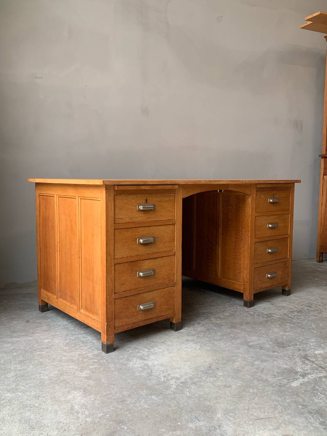 Bureau Vintage en Chêne avec 8 Tiroirs