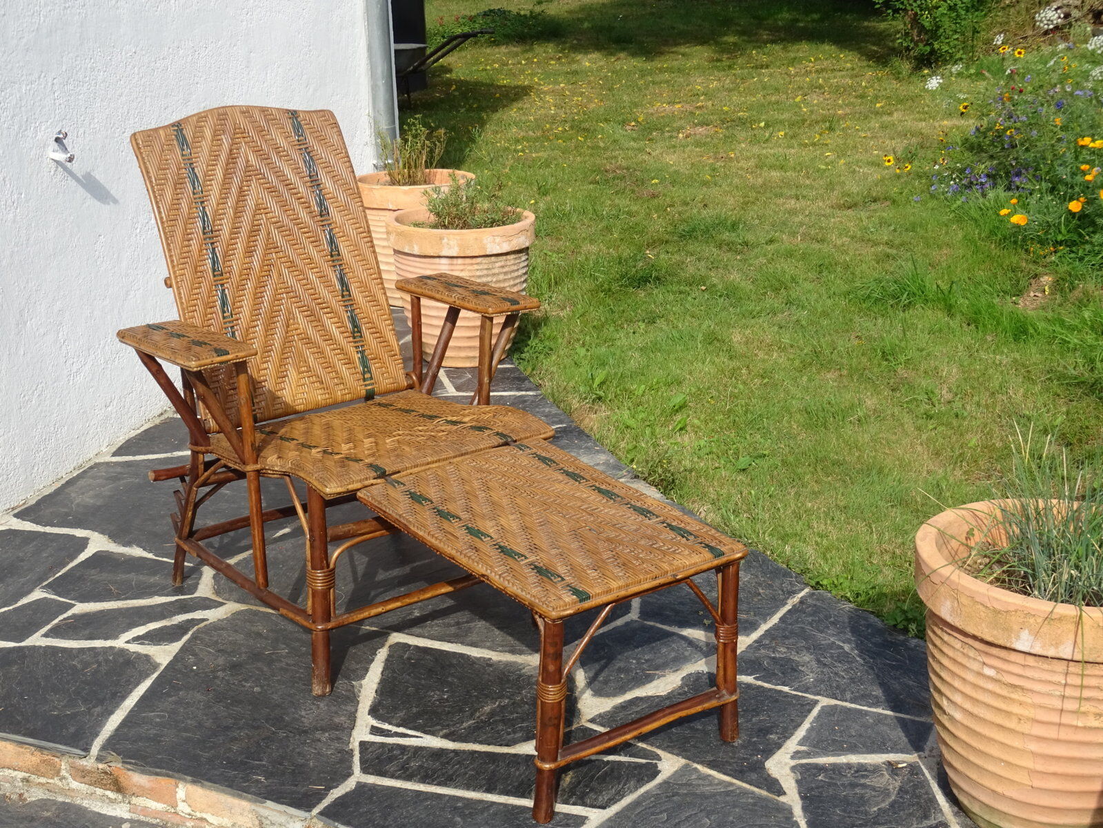 Rattan folding lounge chair