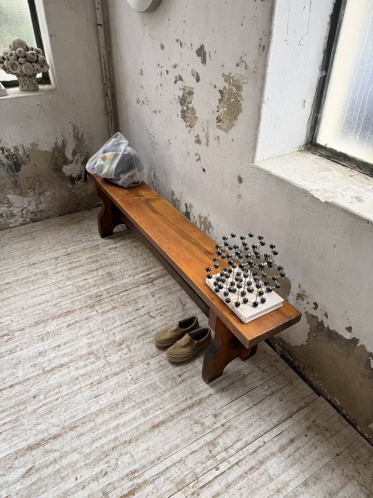 Paire de bancs noyer 1900