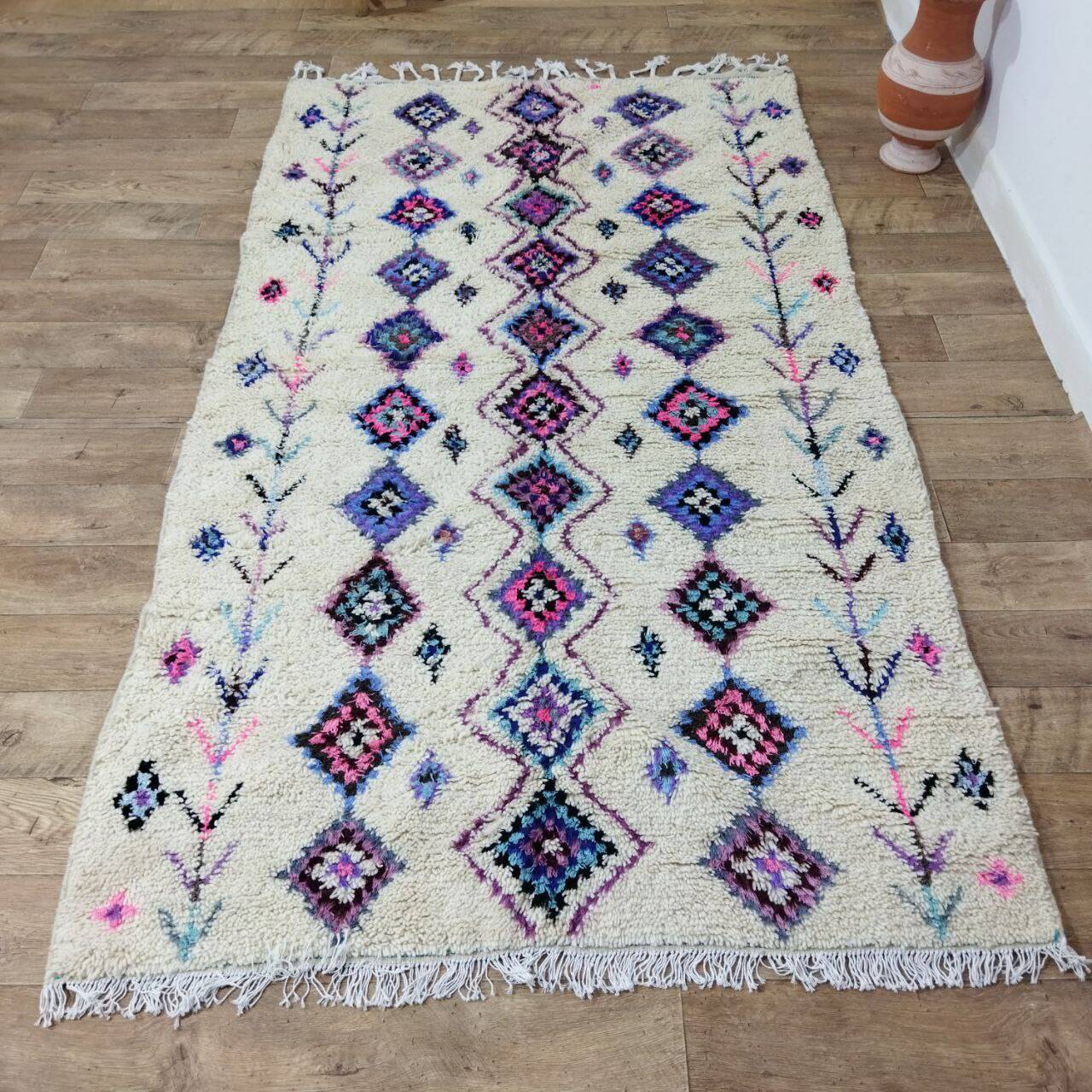 Handmade moroccan berber rug 217 x 117 cm