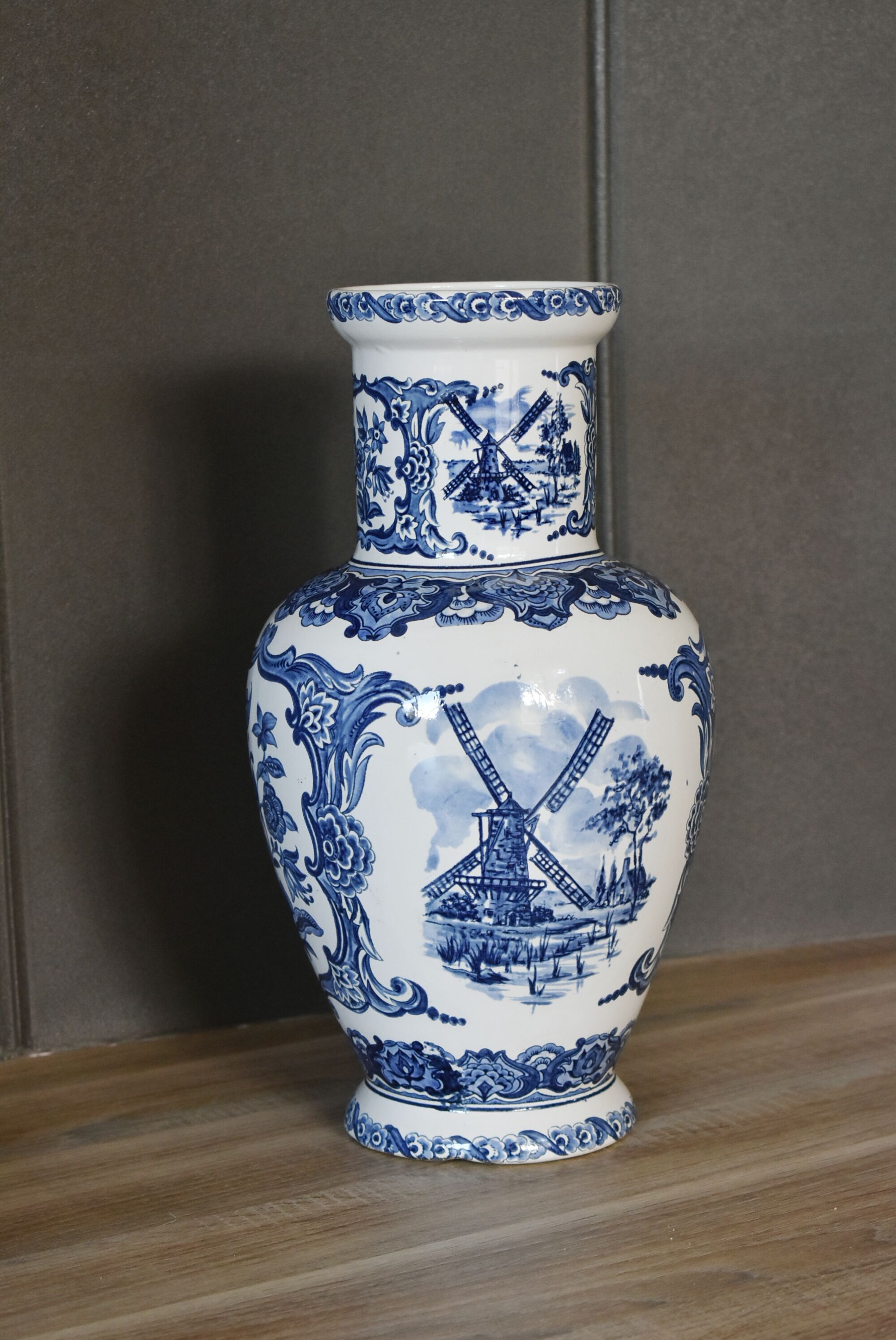 Ceramic vase floral decoration