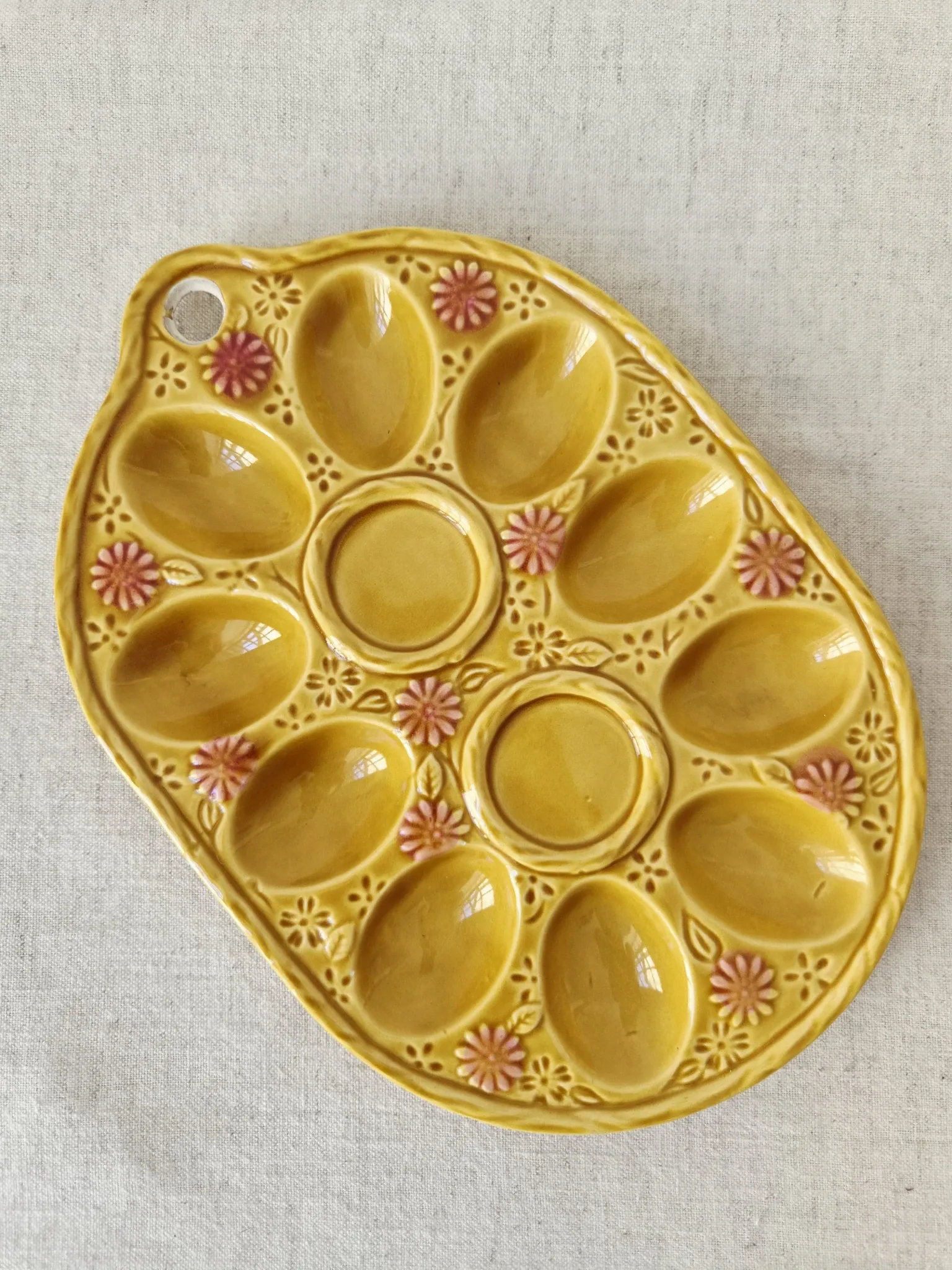 Vintage egg plate in majolica - 1970s