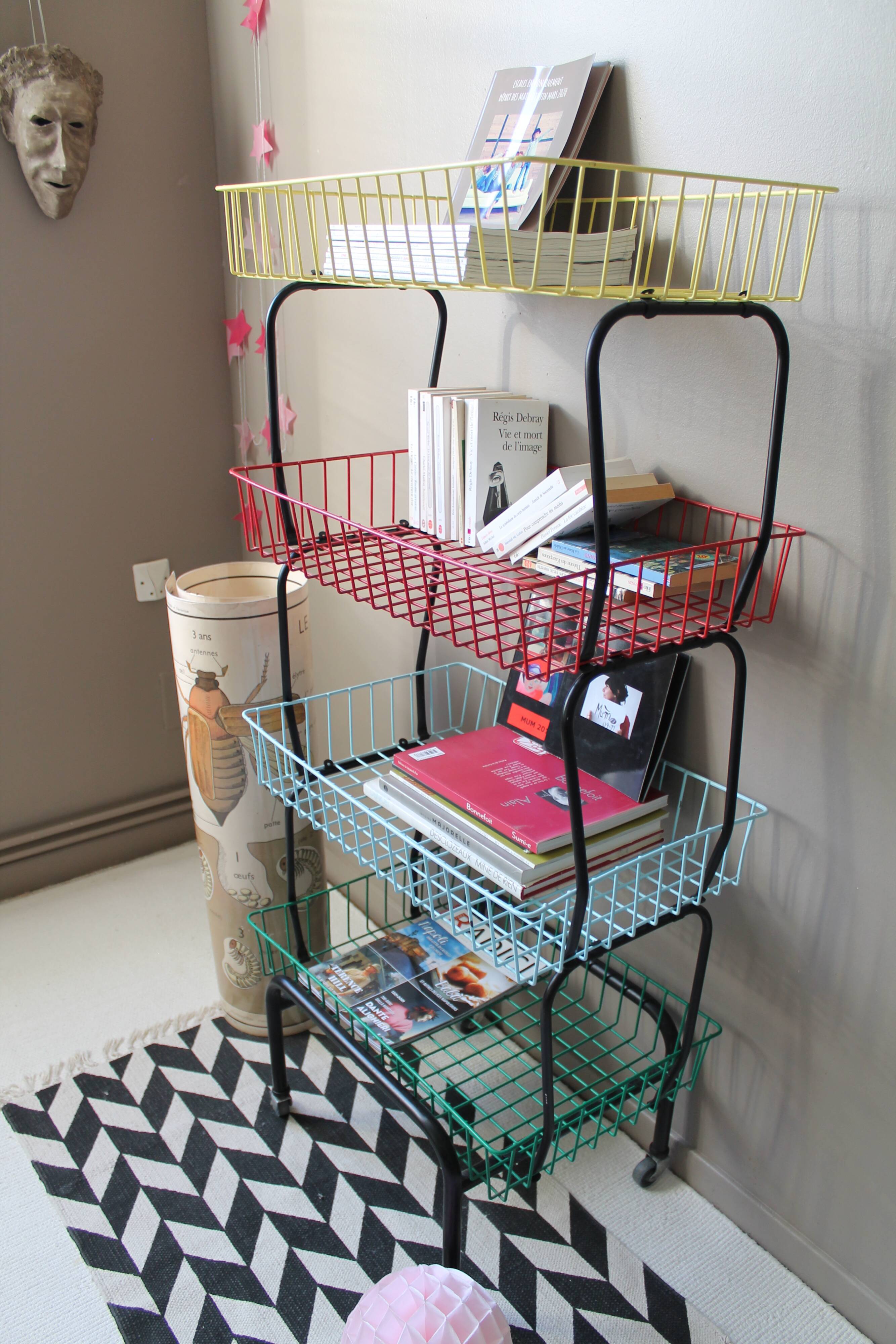 Vintage metal shelf/bookcase