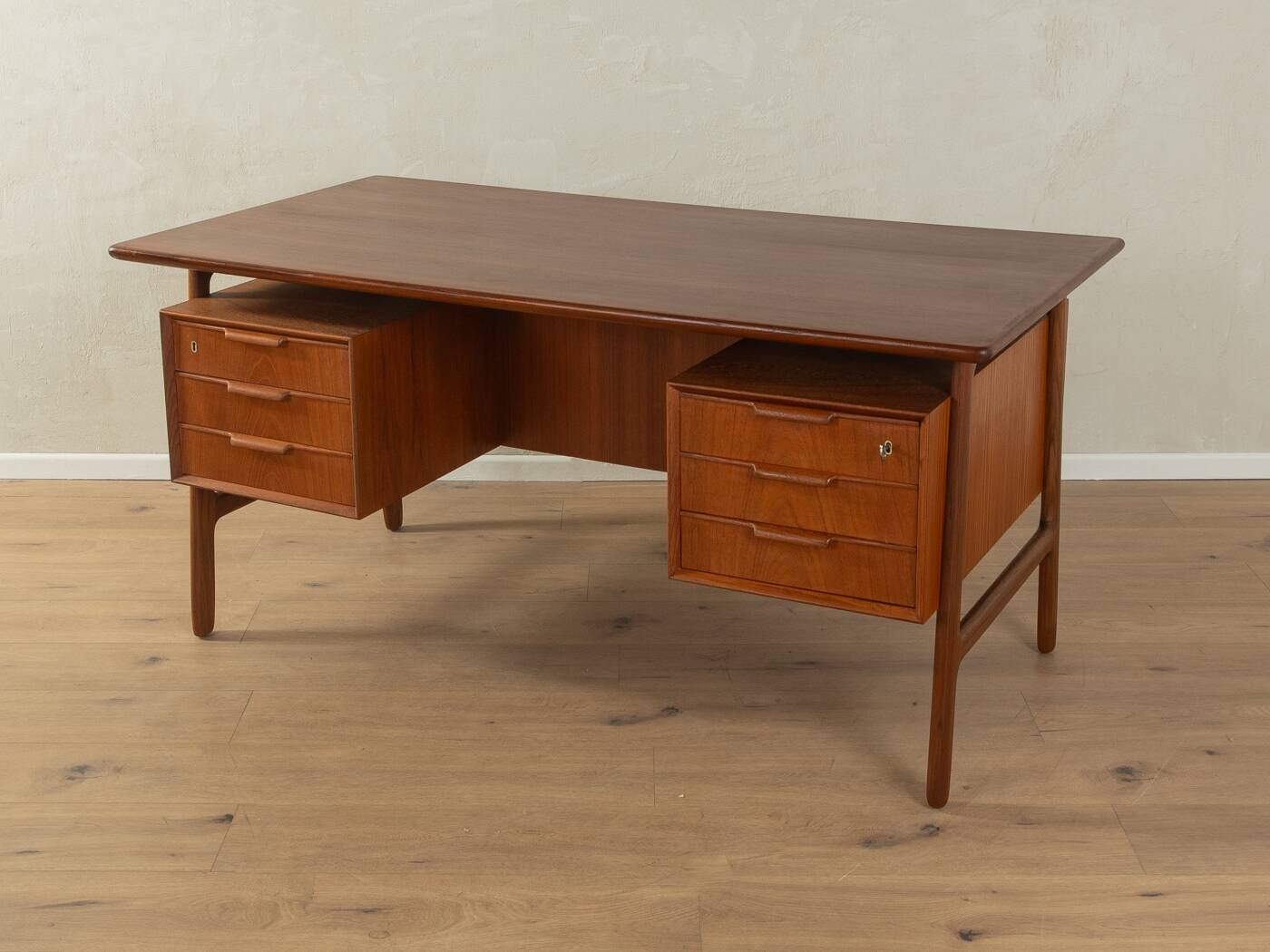 Desk Model 75 by Omann Jun