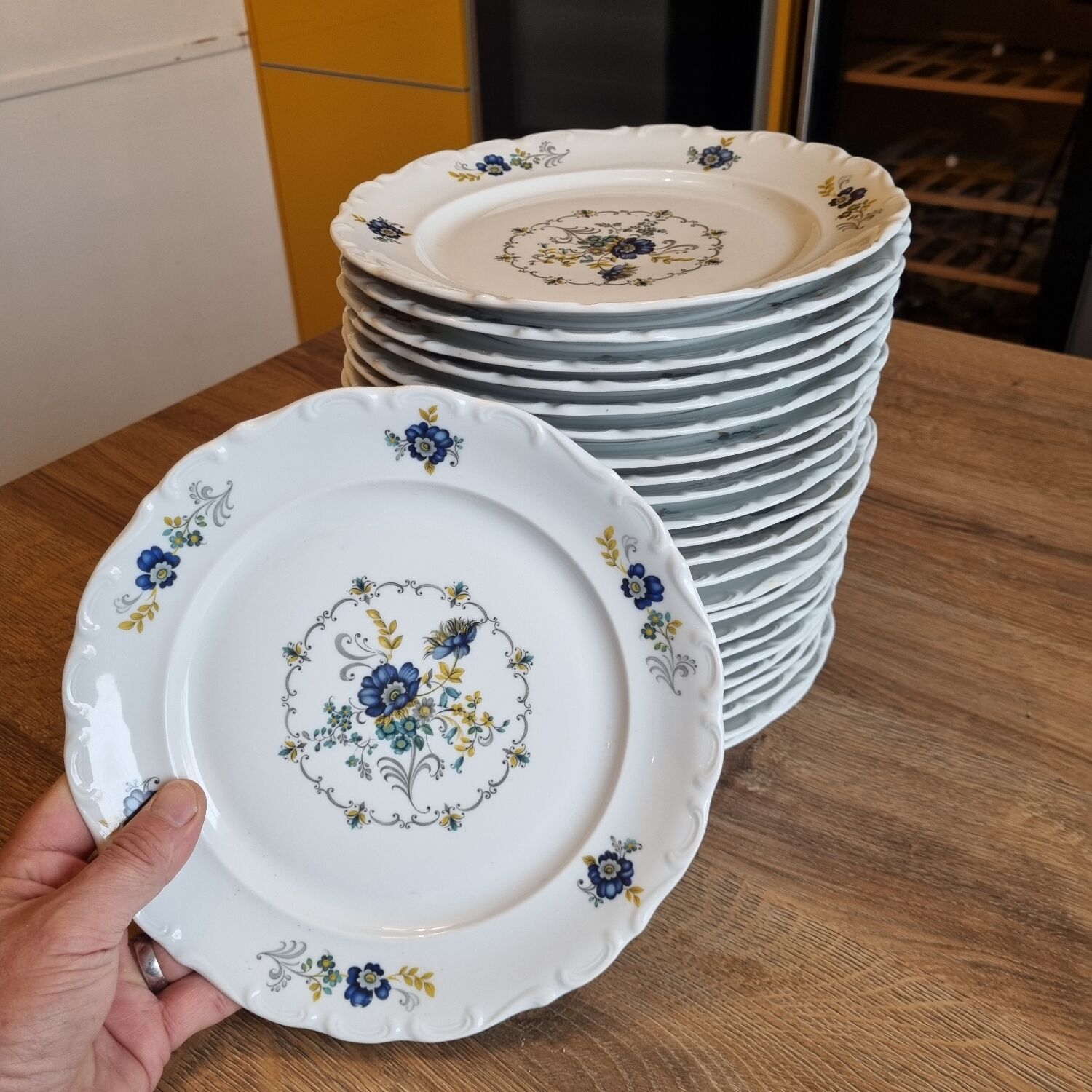 Table service of 108 pieces, Limoges porcelain, Sofafils
