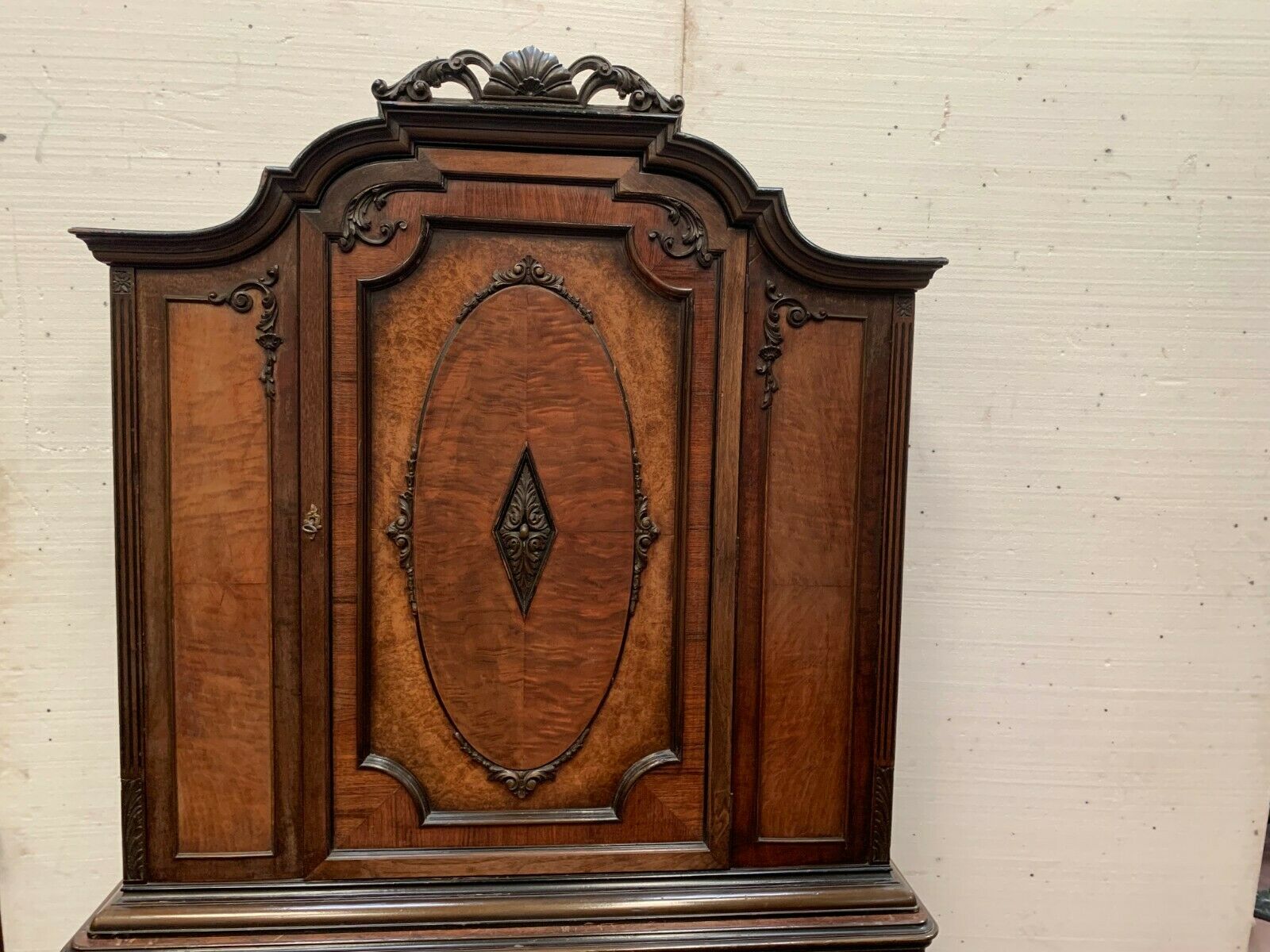 Two-body mahogany veneer buffet Victorian Style 20th century