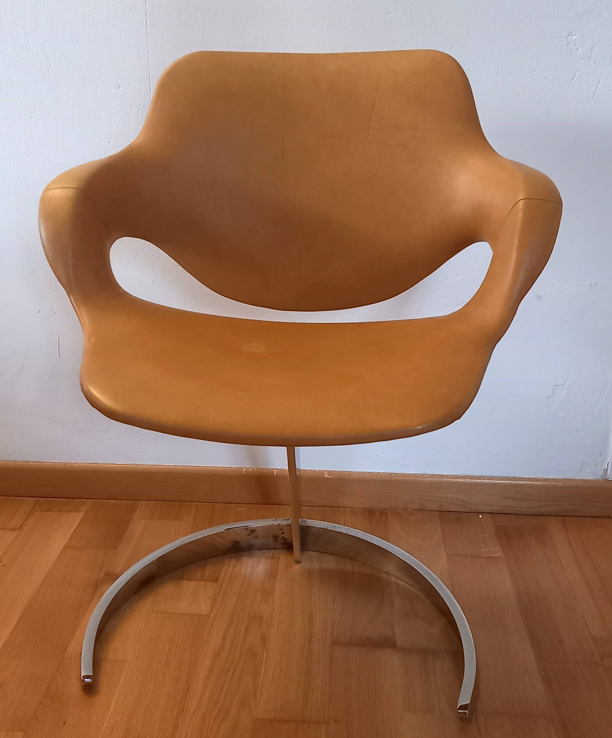 Eurosteel Idée 2000 armchair, contemporary design