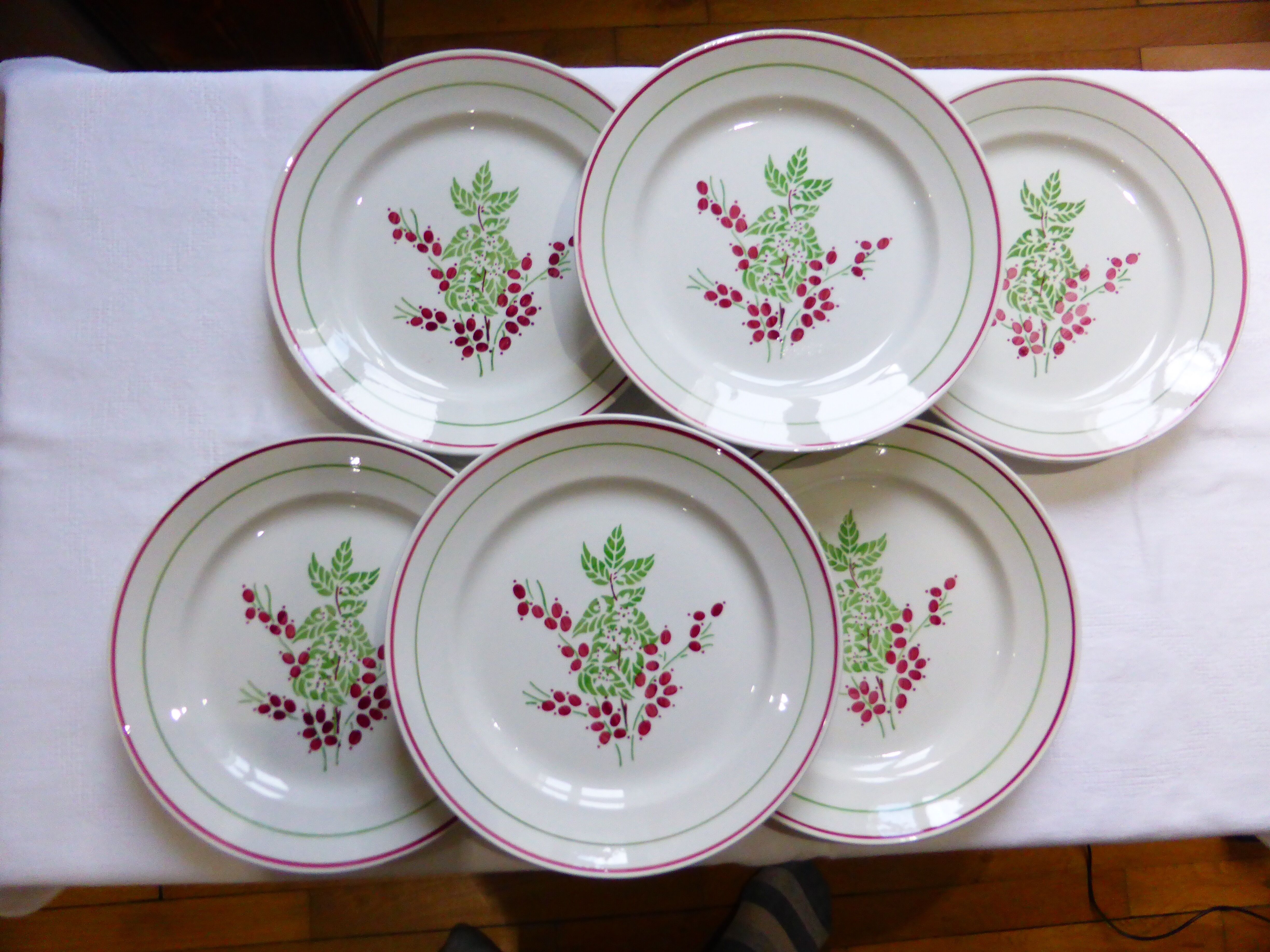 6 vintage flat plates