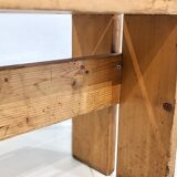 Banc en bois de pin de Charlotte Perriand pour Les Arcs