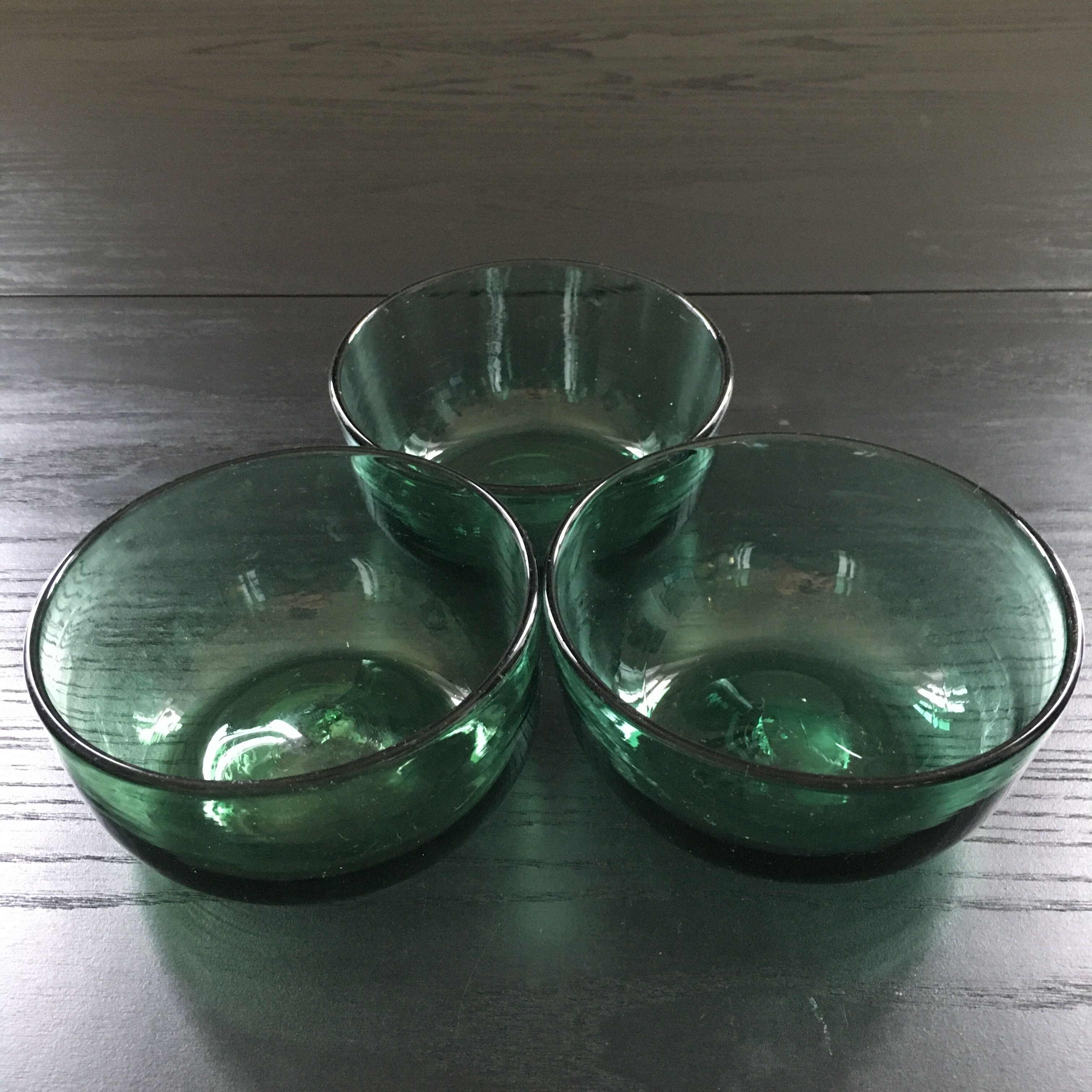 Lot 3 green glass cups
