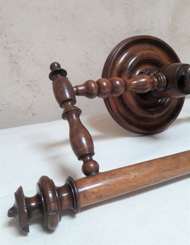 Walnut bed sky suspension late nineteenth °