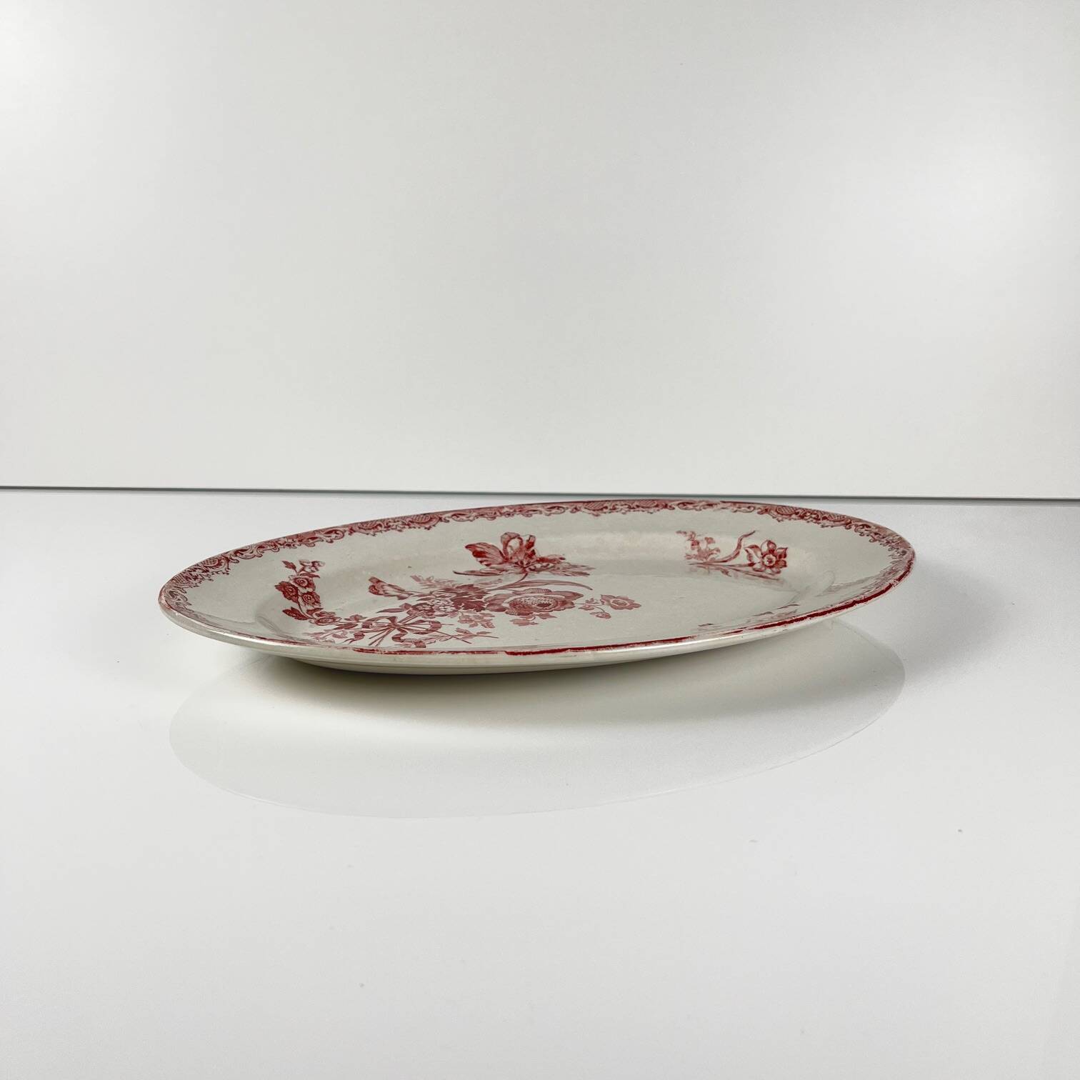 Oval dish "Fontange" Sarreguemines, red, 1920-1950