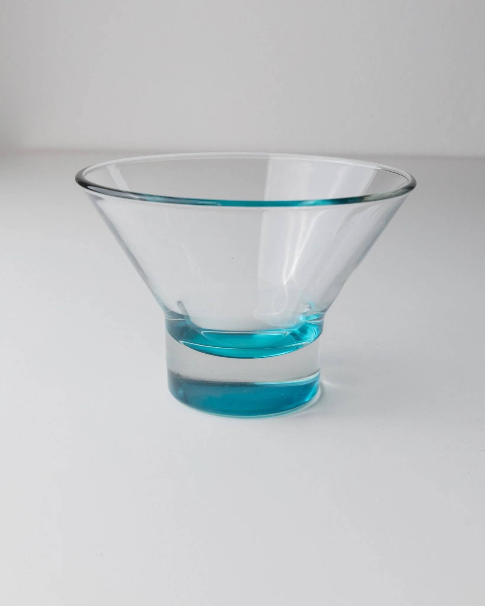 5 Verres à boire en verre de Murano turquoise – Design pop-art italien des années 1980, ensemble de 5 avec socle lourd