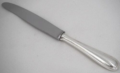 François Frionnet, 12 couteaux de table en métal argenté, filet simple, Albi.